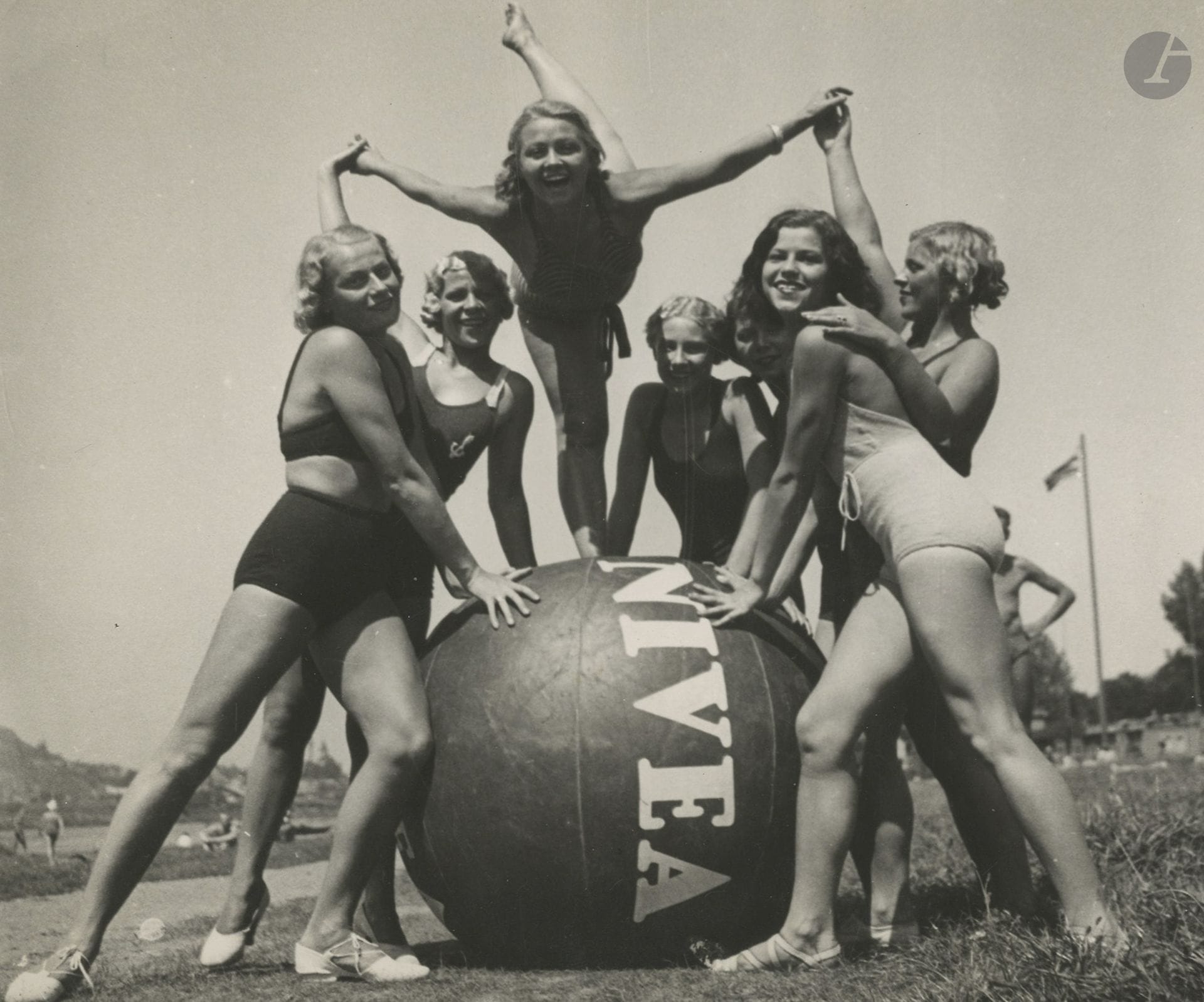 Karel Hájek (1900–1978)
Sports. Czechoslovakia, c. 1935.
15 vintage silver prints. Numerous stamps from the photographer and the distributor “Pawel Barchan,” as well as handwritten annotations on the reverse. 
Sizes: from 15 x 16 to 17 x 24 cm

Provenance: Pawel Barchan Archives.