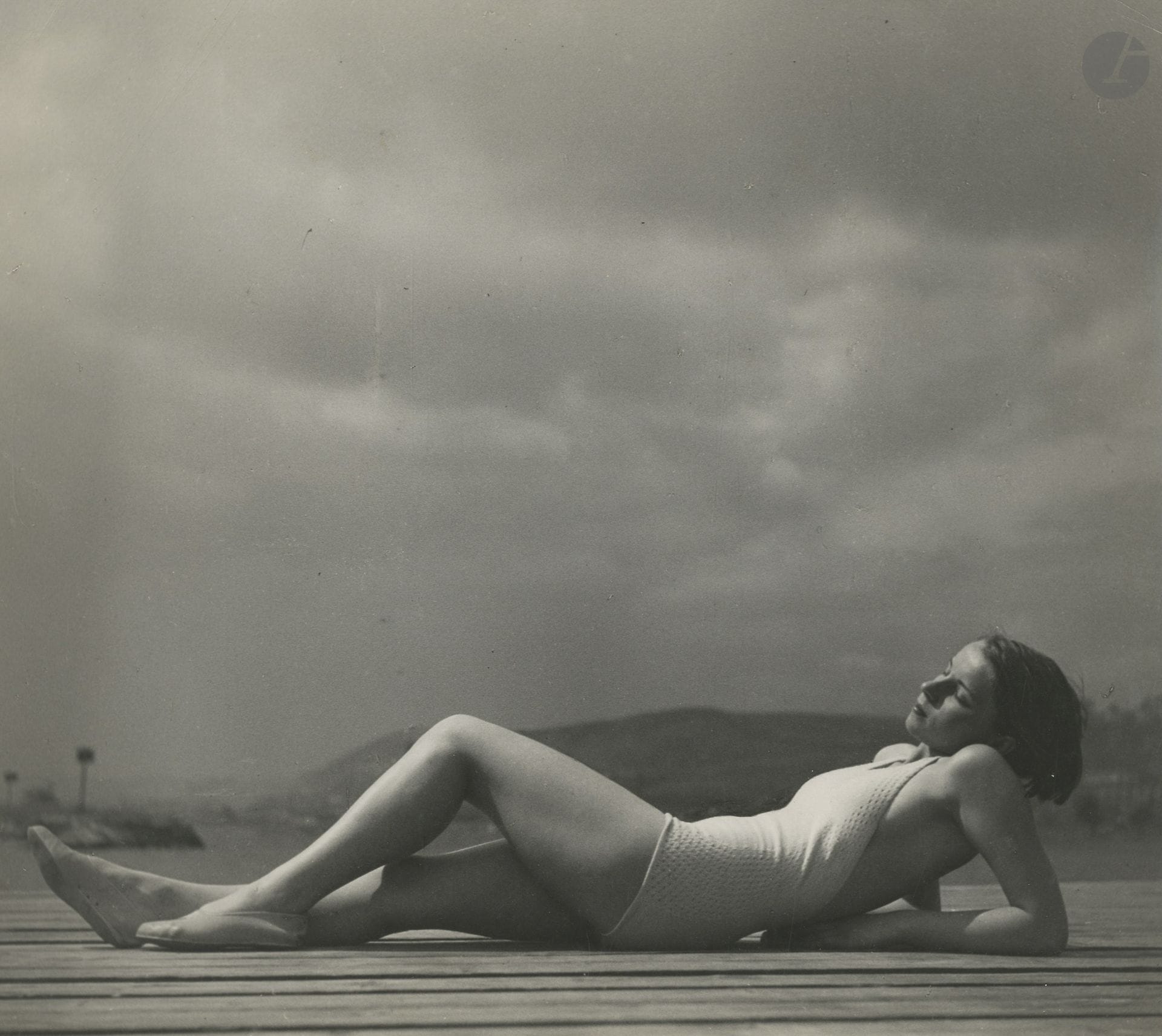 Jan Lukas (1915-2006) 
La vie en plein air [baignade], c. 1935-1940.
22 épreuves argentiques d'époque. Nombreuses signatures et tampon du photographe, ainsi que celui du distributeur "Pawel Barchan" aux versos. 
Formats : de 20,5 x 17,5 à 28 x 23,5 cm 

Provenance : Archives Pawel Barchan.