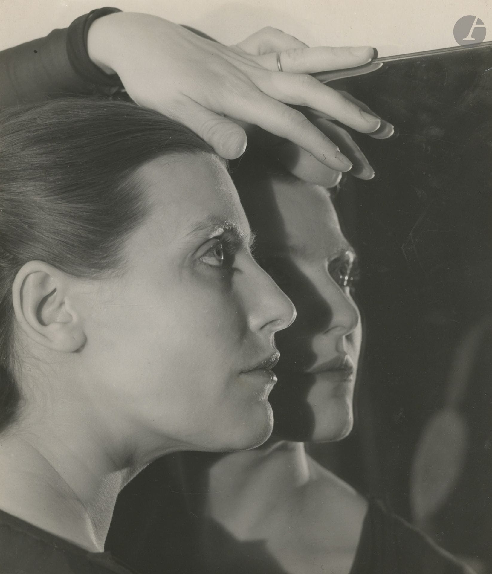 Louis Caillaud (1894–1960)
Young Woman at the Mirror, c. 1935–1940.
Two vintage silver gelatin prints. Stamps from the photographer and the distributor “Pawel Barchan” (1) on the reverse. 
Medium format: 28 x 24 cm

Provenance: Pawel Barchan Archives.