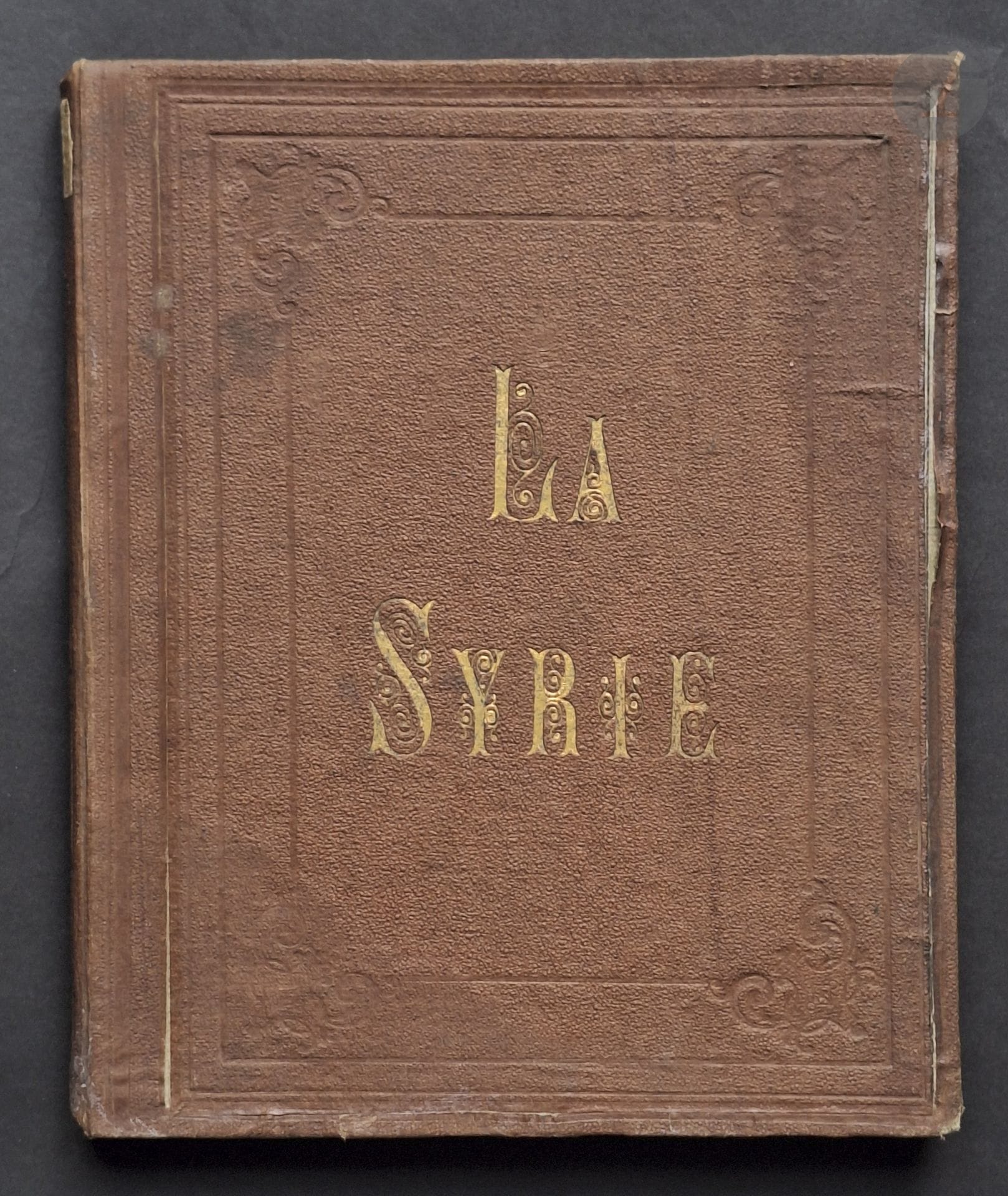 LALLEMAND, CHARLES (1826-1904)
La Syrie. Costumes, voyages, paysages. 
Librairie du Petit Journal, Paris, 1866.
Album in-4 dans sa reliure d’éditeur en percaline marron, titrée en lettres dorées sur le premier plat, contenant les 18 épreuves sur papier albuminé, contrecollées sur cartons montés sur onglets avec serpentes. Une autre épreuve sur papier albuminé forme la vignette de titre. L’album comporte 68 pages de texte. Le tirage de l’album a été limitée à 60 exemplaires seulement. Notre exemplaire est numéroté 13. Le format moyen des épreuves est de 10,5 x 8,3cm. Les photographies représentent des Marchands de limonade à Beyrouth, un Pâtre du Liban avec un chevreau la Musique arabe à Damas, des Paysans kurdes, un Marchand de limonade à Damas, deux Cawas du consulat de France à Beyrouth, deux Portefaix à Beyrouth, un Marchand et un paysan de la région de Damas, des Cawas nègre de la Cie des Messagerie Impériale ottomanes, une Femme de Zuck, un Évêque maronite, une Jeune fille et une jeune femme juive de Damas, des Femmes juives de Damas, l’Émir Melhem, le gouverneur de Schouffas et son fils,une Dame chrétienne de Damas, des Diacres grecs melchites, un Évêque grec melchite, costume d’autel et le Divan de la maison du Consul anglais à Damas. 
Extrèmement rare.