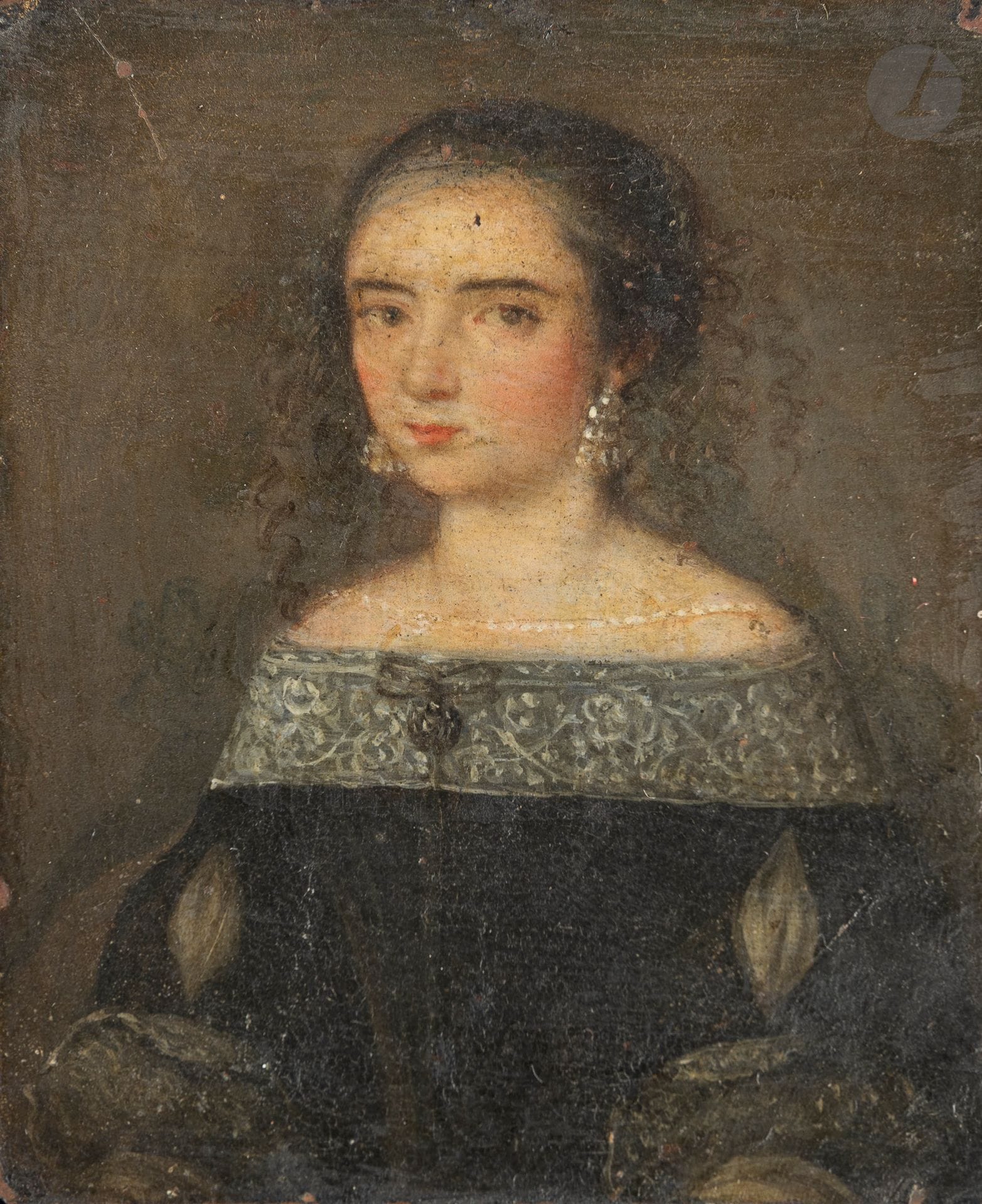 ÉCOLE FRANÇAISE DU XVIIe SIÈCLE
Portrait de jeune fille
Huile sur cuivre.
H. : 8 cm - L. : 6,8 cm
(Manques à la peinture).

Ce lot provient du boudoir du château d'Arcangues.
