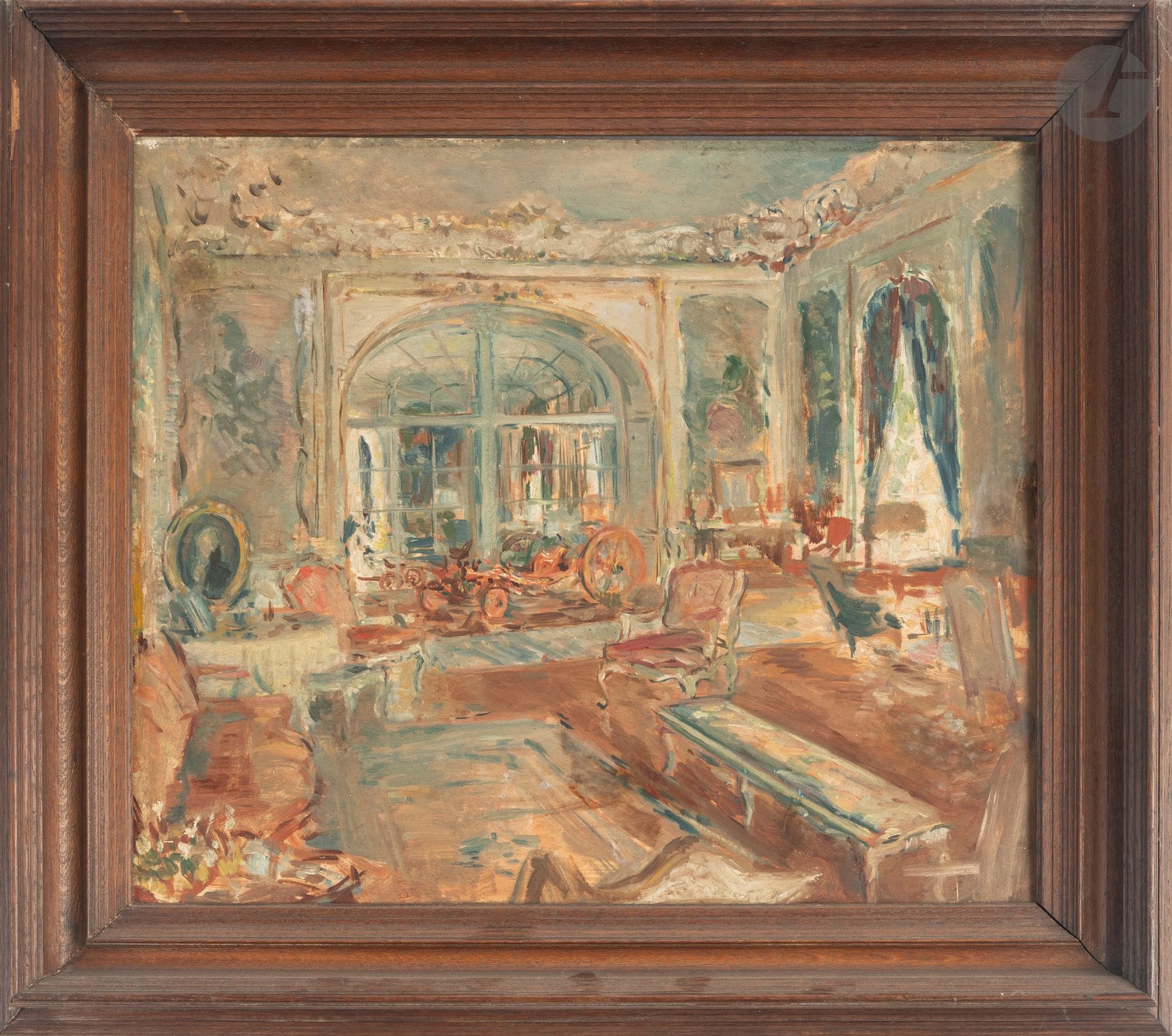 José Garcia DE LA PEÑA (1887-1961)
Vue du grand salon du château d'Arcangues
Huile sur panneau.
Signée sur une étiquette au dos. 
À vue : H. : 46 cm - L. : 54 cm

Cette œuvre montre le Salon dit des Gobelins, en raison des tapisseries qui s'y trouvent. Le tableau montre également des calèches de parades, qui disparurent lors de l'incendie et qui ravagea les écuries du château dans les années 1970.

Ce lot provient du boudoir du château d'Arcangues.