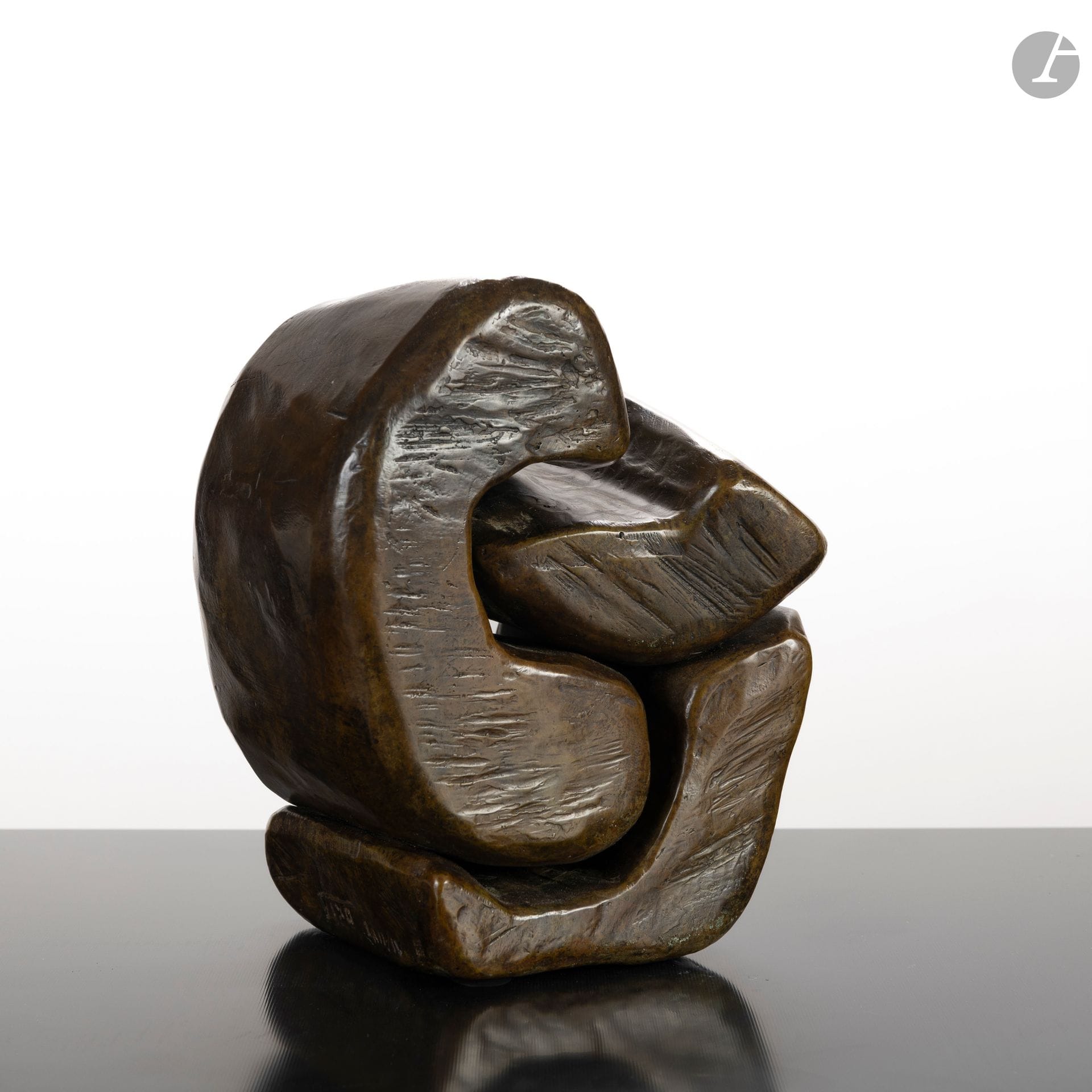 Kepa AKIXO dit ZIGOR (né en 1948) 
OLERKI III - Poème, 2006
Épreuve originale HC en bronze
Signée et numérotée E.A. II/IV. 
Cachet du fondeur.
H. : 22 cm - L. : 17 cm - l. : 13 cm

Provenance :
Acquis directement auprès de l'artiste. 

Un certificat d'authenticité sera remis à l'acquéreur.

Ce lot provient du Grand Hall du château d'Arcangues.