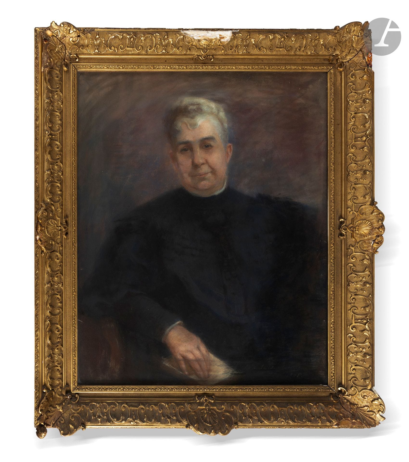 ÉCOLE FRANÇAISE DU XXe SIÈCLE
Portrait d'une femme vêtue de noir, 1905
Pastel sur papier marouflé sur toile.
Signé et daté en bas à droite.
H. : 79 cm - L. : 63 cm

Ce lot provient du Grand Hall du château d'Arcangues.