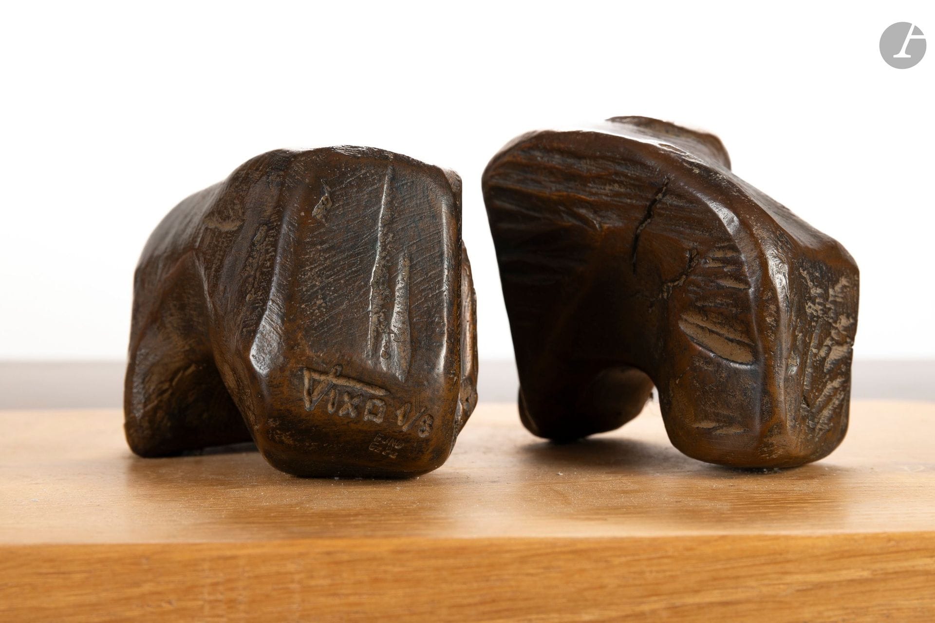 Kepa AKIXO, known as ZIGOR (born in 1948) 
Tarte II - Espace, 2015
Original bronze cast
Signed and numbered 1/8.
Foundry stamp.
H.: 9 cm - L.: 29 cm - W.: 20 cm

Provenance: 
Acquired directly from the artist. 

A certificate of authenticity will be provided to the buyer.

This lot comes from the marquis’s bedroom at the Château d’Arcangues.