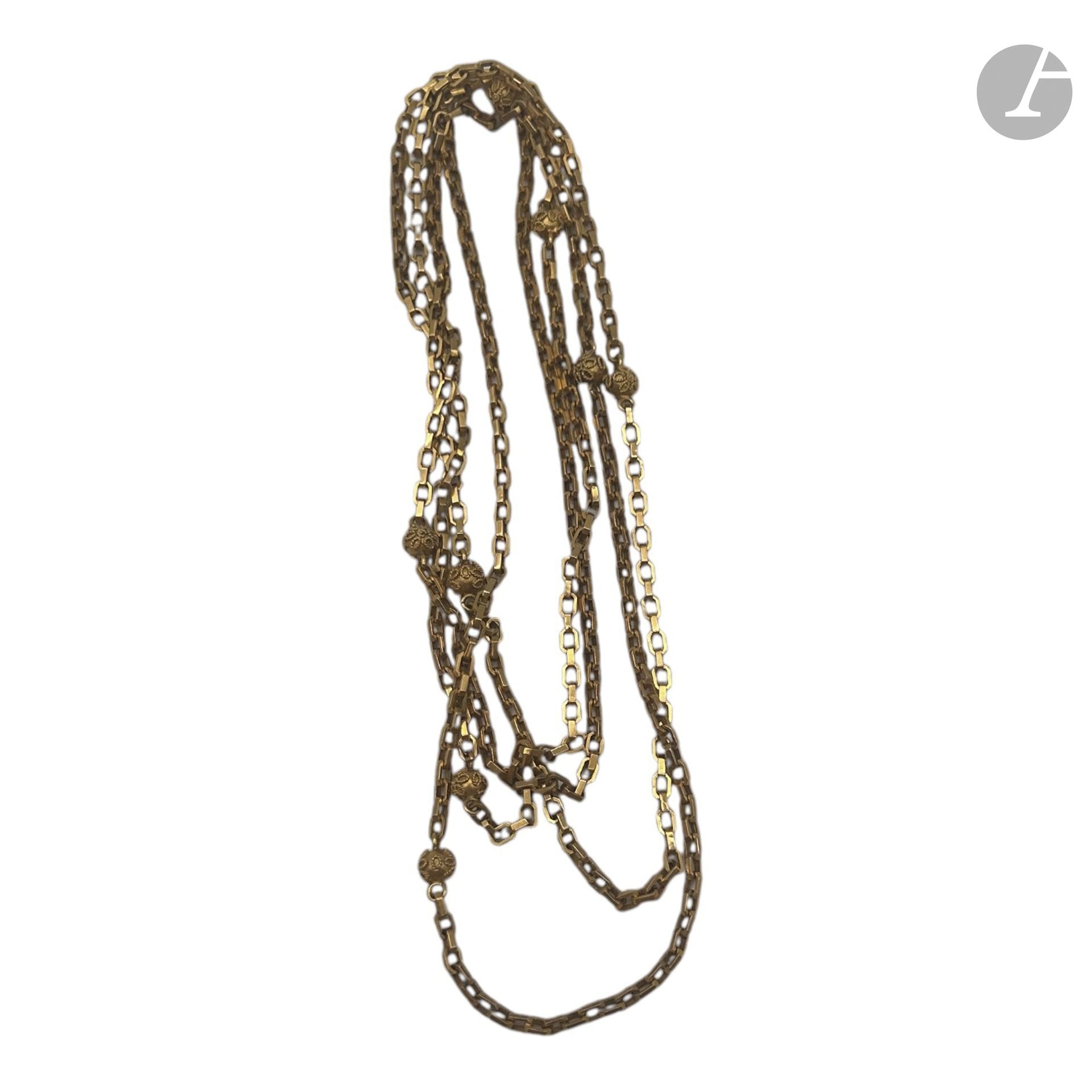 750°/°° yellow gold long necklace accented with gold beads. 
Net weight: 13.5 g

BUYER'S FEES 8% (excluding tax)