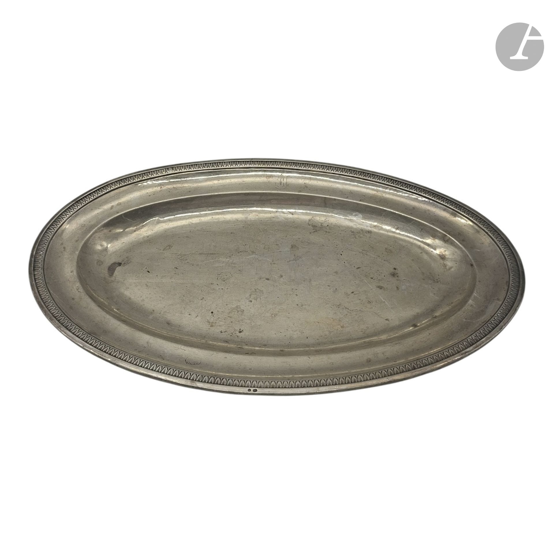 Plateau en argent 950°/°°. 
Poids net : 1255 g

FRAIS ACHETEUR 20% TTC