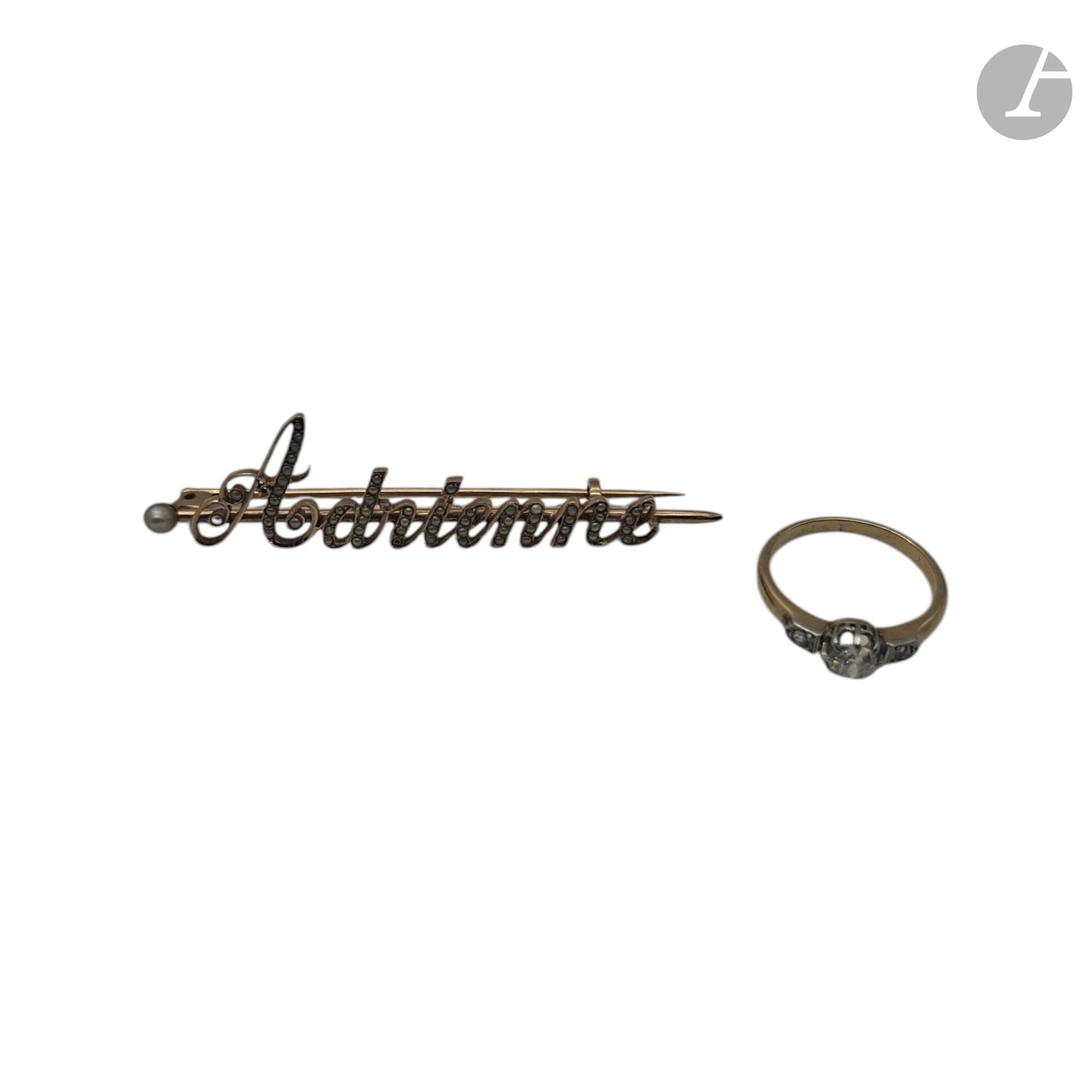 Lot en or jaune 750°/°°, comprenant :
- Une broche en or et perles "Adrienne", 
- Une bague ornée d'une pierre blanche bordée de platine 900°/°°. 
Poids brut : 8,71 g

FRAIS ACHETEUR 8% HT