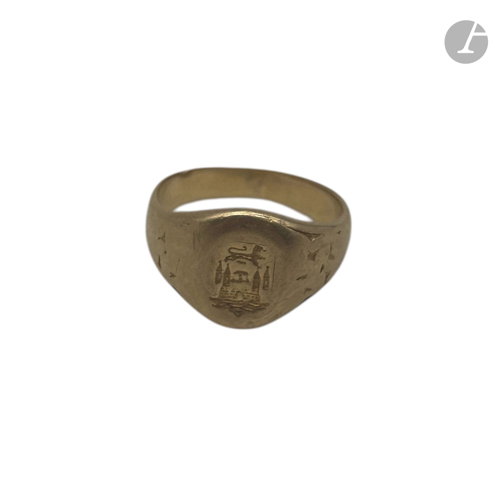 Bague chevalière en or jaune 750°/°°.
TDD : 43
Poids brut : 4,1 g

FRAIS ACHETEUR 8% HT