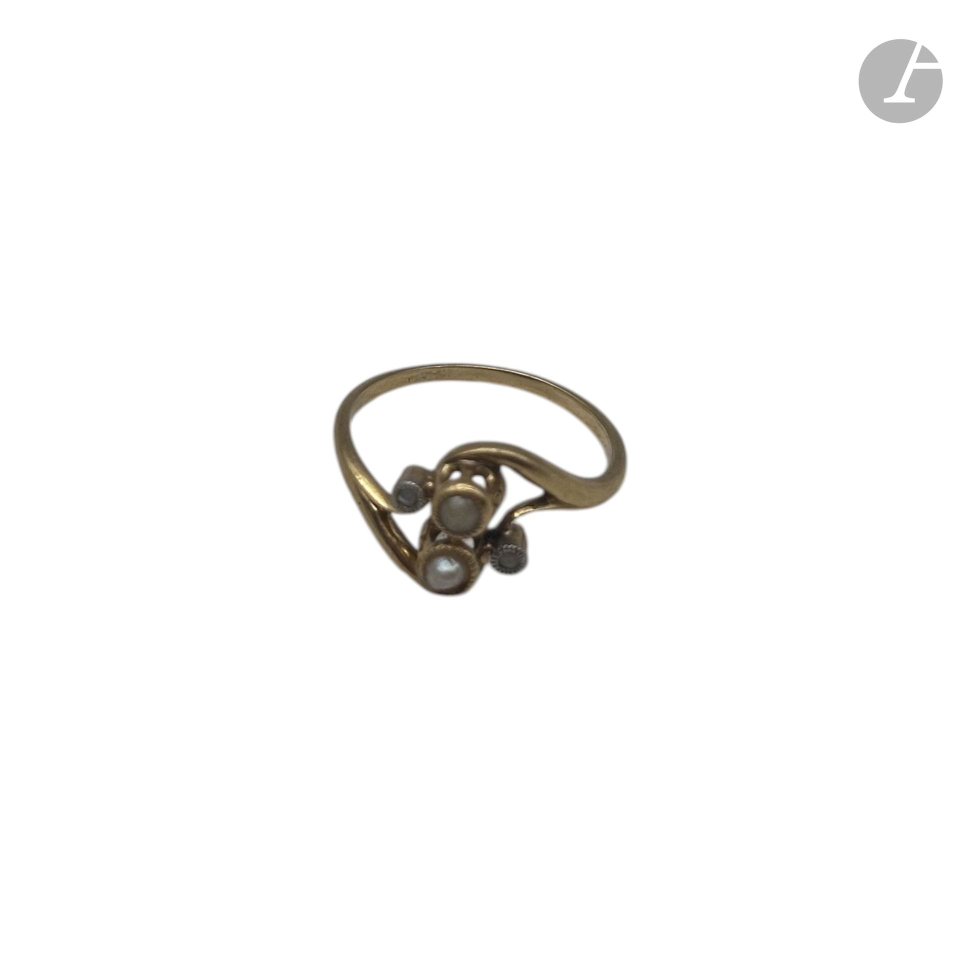 Small "You and Me" ring in 750°/°° yellow gold, adorned with pearls. 
TDD: 54
Gross weight: 2.4 g

BUYER'S FEES: 8% (excluding tax)