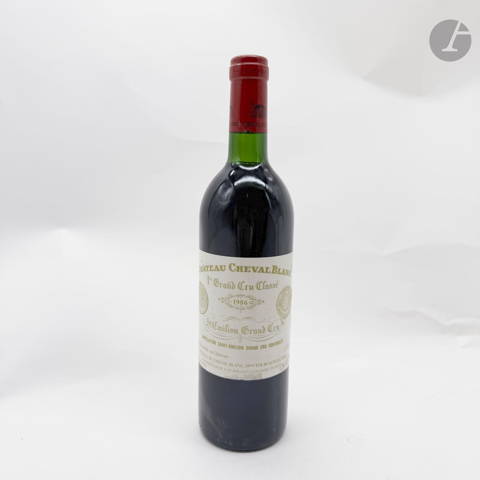 1 B CHÂTEAU CHEVAL BLANC (T.L.B.+; e.a; 1 accroc bas de capsule), GCC1A Saint-Emilion, 1986