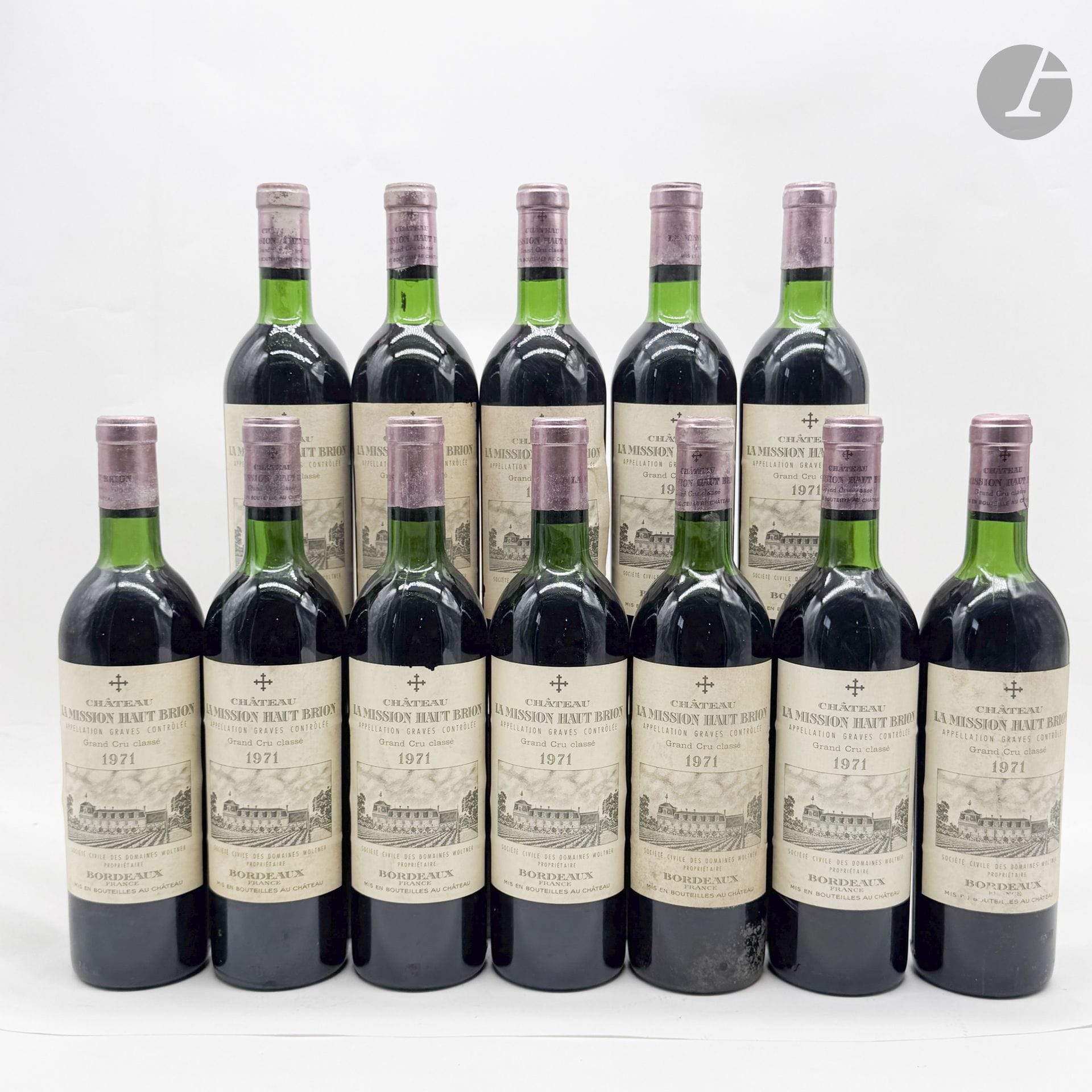 12 B CHÂTEAU LA MISSION HAUT-BRION (Caisse Bois d'origine avec pavillon supérieur abimé) (6 T.L.B; 6 H.E.+; e.t.h. légères dont 2 e.l.a. et 2 e.a; c.c. légères), CC Graves, 1979