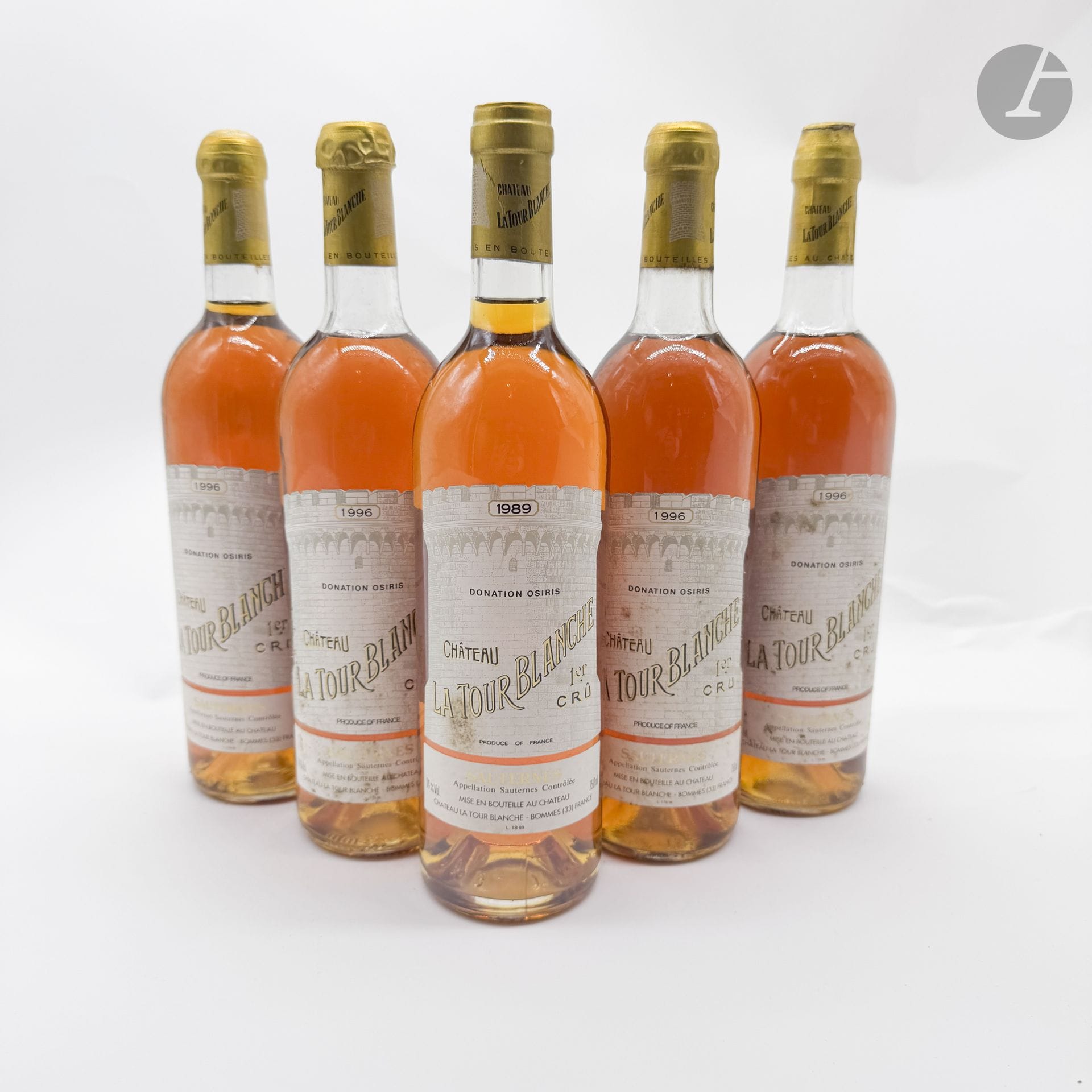 1 B CHÂTEAU LA TOUR BLANCHE (e.t.h. légères), CC1 Sauternes, 1989
4 B CHÂTEAU LA TOUR BLANCHE (3 T.L.B. à H.E.+; e.t.h. légères; 2 capsules bombées dont 1 abimée), CC1 Sauternes, 1996