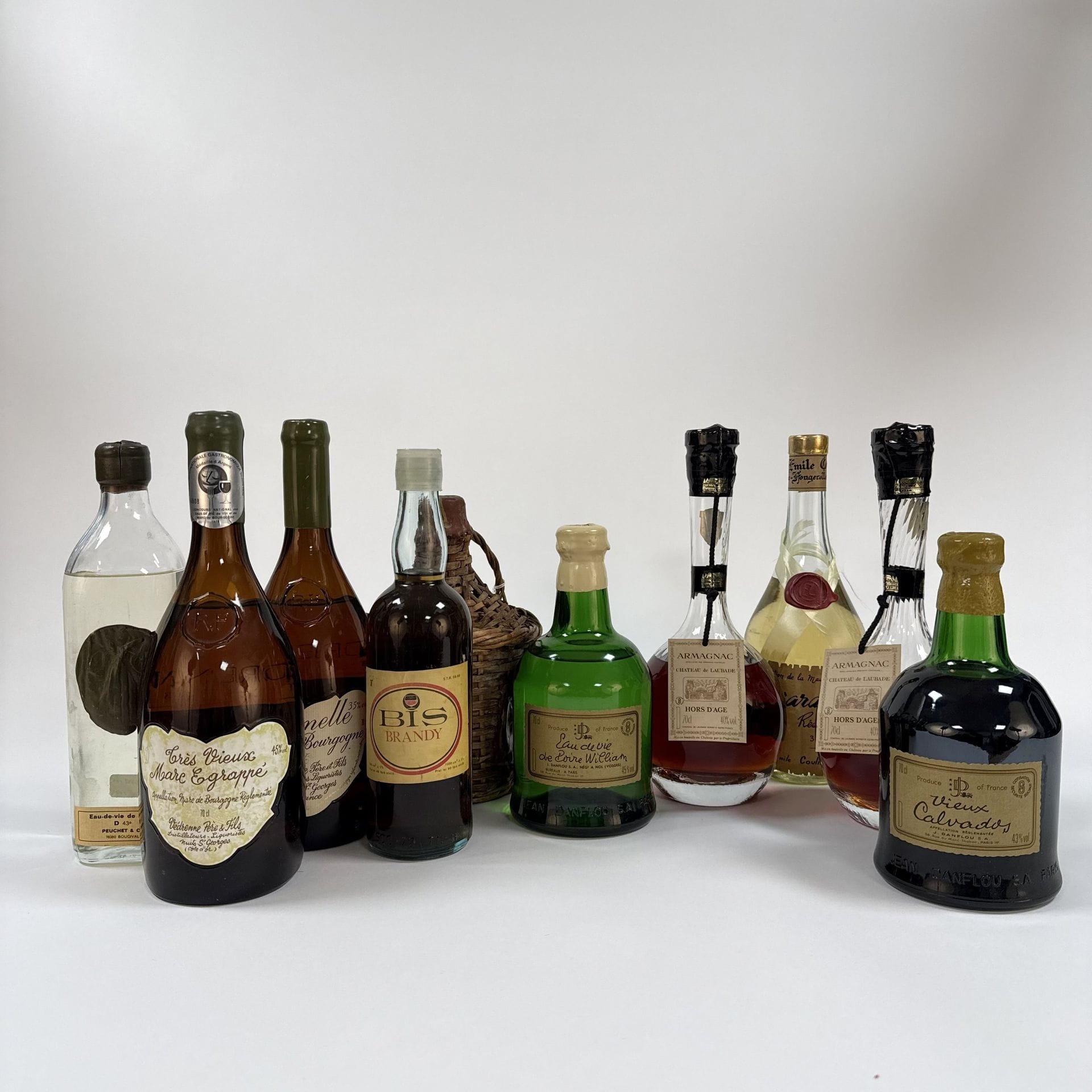 2 B ARMAGNAC HORS D'ÂGE 70 cl 40% (1 M.B; 1 B.), Château de Laubade, NM
1 B VIEUX CALVADOS 70 cl 43% (L.B.), Danflou, NM
1 B EAU DE VIE DE POIRE WILLIAM 70 cl 45% (M.B.), Danflou, NM
1 B TRES VIEUX MARC EGRAPPE 70 cl 45% (L.B.), Védrenne P&F, NM
1 B PRUNELLE Â LA FINE BOURGOGNE 70 cl 35% (L.B.), Védrenne P&F, NM
1 B EAU DE VIE DE POIRE 70 cl 43% (M.B.), Peuchet & Cie, NM
1 B BRANDY 50 cl 38%, Bis, NM
1 B MARASQUIN RESERVE 75 cl 30% (L.B.), Emile Coulin, NM
1 B ALCOOL, NM