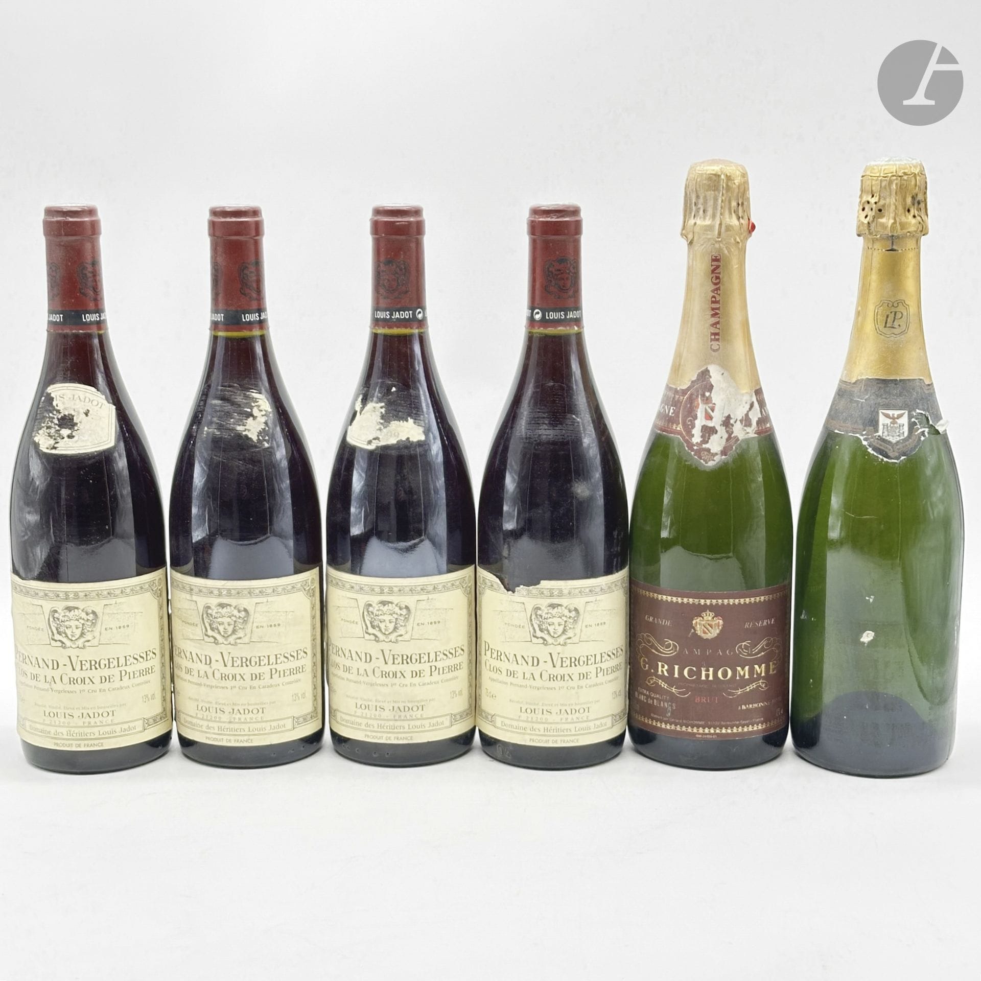 4 B PERNAND-VERGELESSES CLOS DE LA CROIX DE PIERRE Rouge (3 e.a; clm.a. dont 3 illisibles), Louis Jadot, 1999
1 B CHAMPAGNE BRUT (s.e; coiffe abimée), Laurent Perrier, NM
1 B CHAMPAGNE BRUT BLANC DE BLANCS (coiffe abimée), Richomme, NM