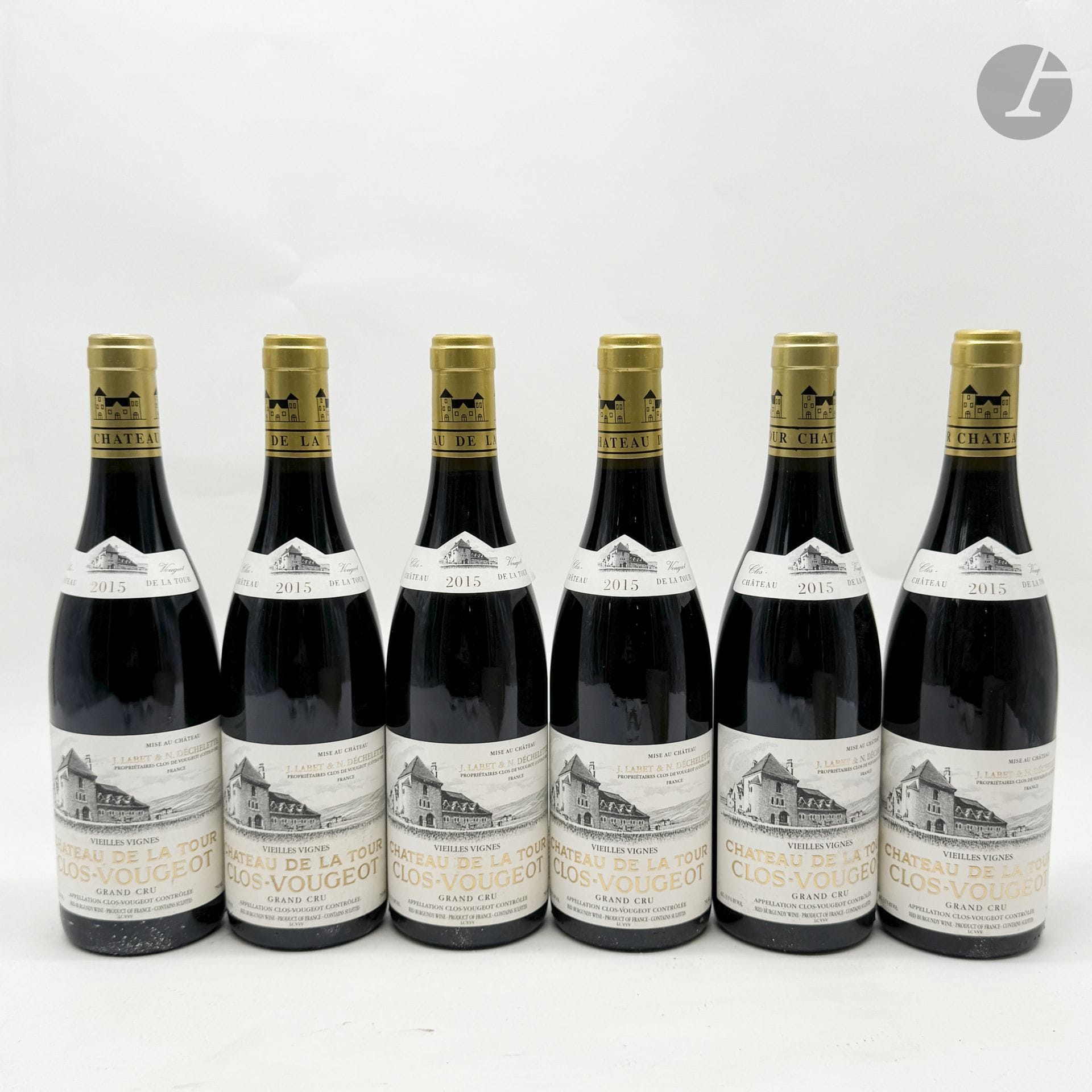 6 B CLOS-VOUGEOT VIEILLES VIGNES (Grand Cru) (Caisse Bois d'origine sans pavillon supérieur), Château de la Tour, 2015