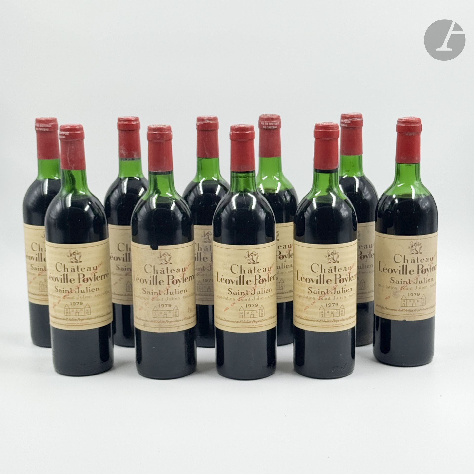 10 B CHÂTEAU LEOVILLE POYFERRE (Caisse Bois d'origine de 12 sans pavillon supérieur remise à l'acquéreur) (4 T.L.B.+; 2 T.L.B.-; 2 H.E.+ et 2 H.E; e.f.s à e.a; c.c. légères dont 1 c.l.a. bas de jupe), GCC2 Saint-Julien, 1979