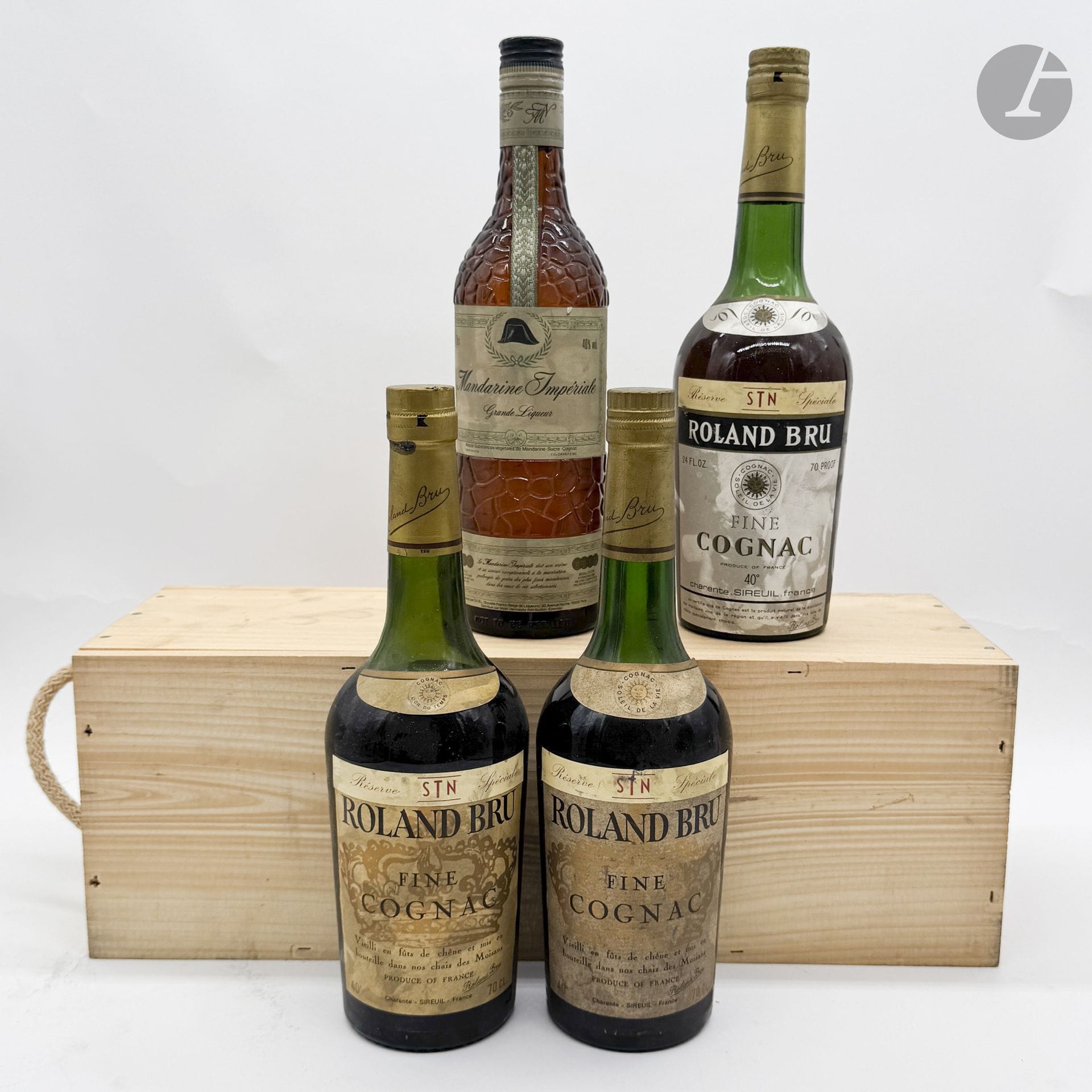 3 B FINE COGNAC RESERVE SPECIALE 70 cl 40% (L.B. à M.B; e.l.s; c.s.), Roland Bru, NM
1 B LIQUEUR MANDARINE IMPERIALE 70 cl 40%, NM