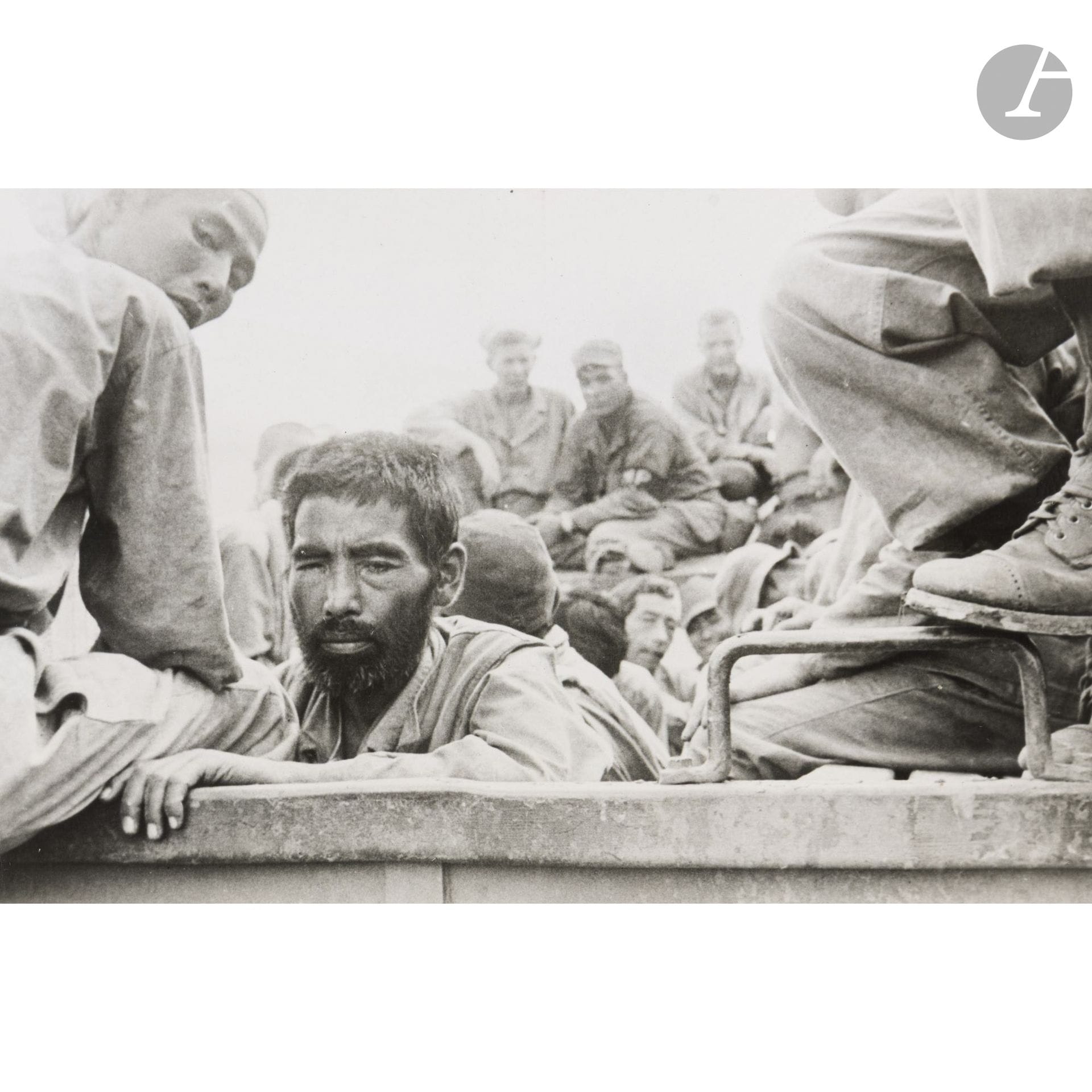 Sidney Simon
World War II.
Japanese prisoners. Battle of Wakde, May 1944.
Vintage silver gelatin print. Photographer’s credit, caption, and date typewritten on a label affixed to the reverse. Press stamp and annotations on the reverse.
Image: 12.2 x 18.5 cm - Sheet: 15.5 x 20.2 cm