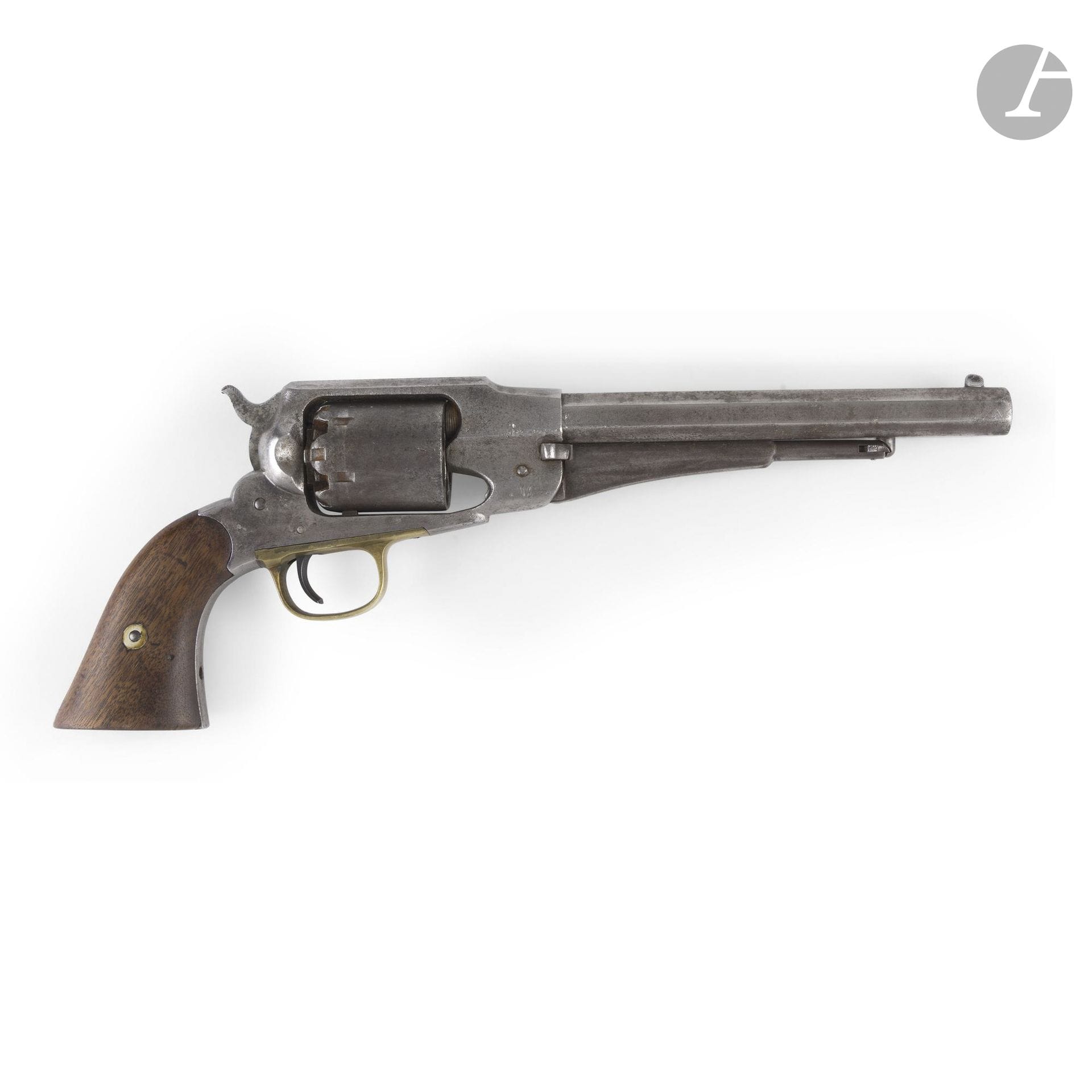 Revolver Remington New model Army 1858, six coups, calibre 44, simple action.
Canon à pans avec marquages « PATENTED SEPT 14 1858 E.REMINGTON & SONS ILION NEW YORK U.S.A » et « NEW MODEL » Carcasse fermée. Pontet en laiton. Plaquettes de crosse en noyer avec cachet de réception, gravée artisanalement « WAW ». Traces de rayures (fortes piqûres).
N°61775
Longueur du canon : 20 cm - Longueur totale : 37 cm
A.B.E. (Piqûres).