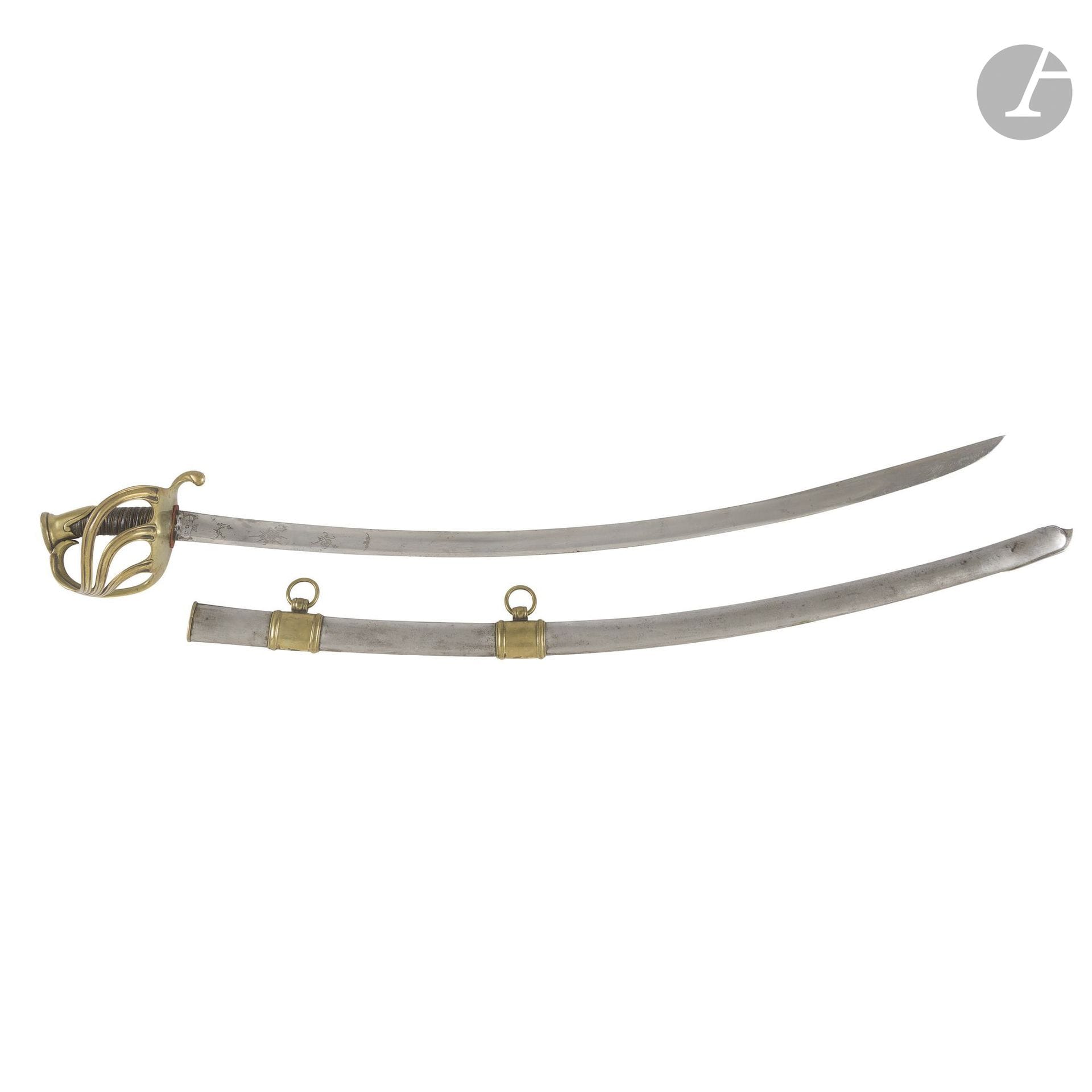 Royal Gendarmerie officer’s saber.
Handle covered in sheepskin with double brass filigree. 1816-model brass mount, pommel engraved with a fleur-de-lis, four-pronged crossguard, and curved quillon. Non-regulation officer’s blade engraved with trophies and foliage along one-third of its length. Antique red cloth sword knot. Iron sheet scabbard with two brass bands.
Fine iron tip cut to a point.
Length: 100.5 cm
A.B.E. (Signs of normal wear). Restoration period.