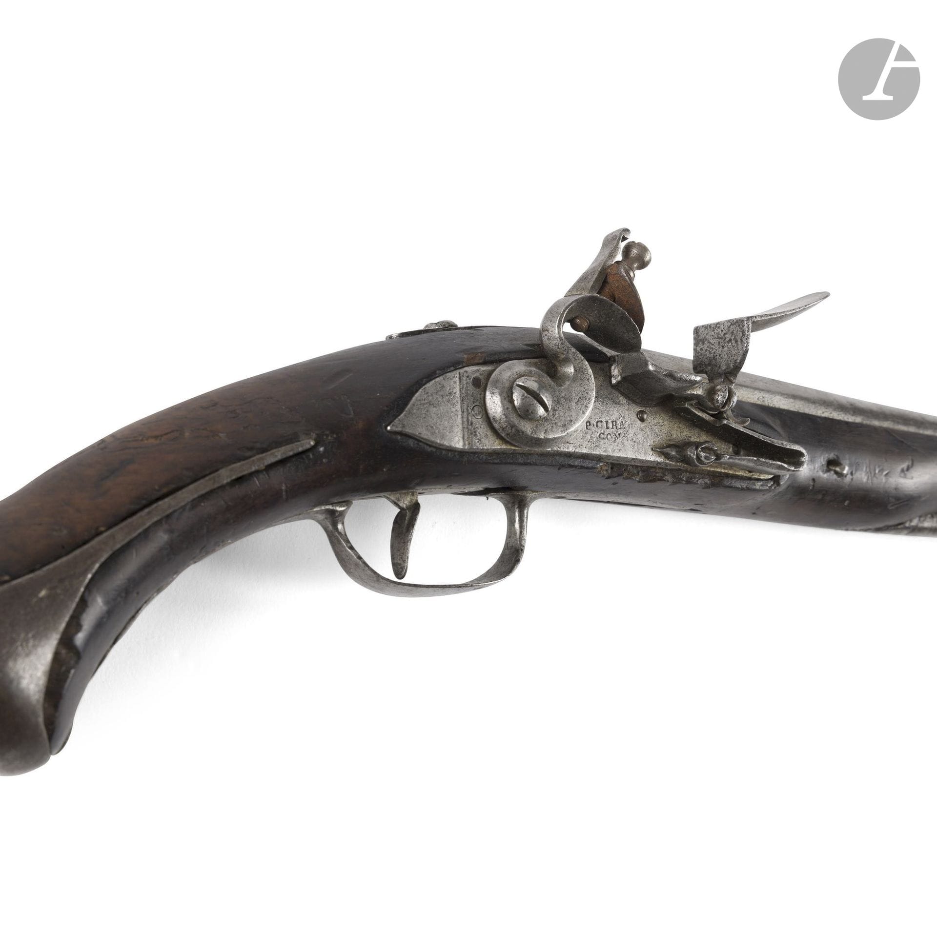 Pre-regulation flintlock saddle pistol.
Long, round barrel with fluted sides and traces of hallmarks. Flat-bodied lock stamped “P. GIRA ... COM” and round-bodied hammer. Plated iron fittings, plain. Walnut stock (with a break and restorations). Wooden forend with an iron ferrule.
Length: 43 cm
E.M. Circa 1750.