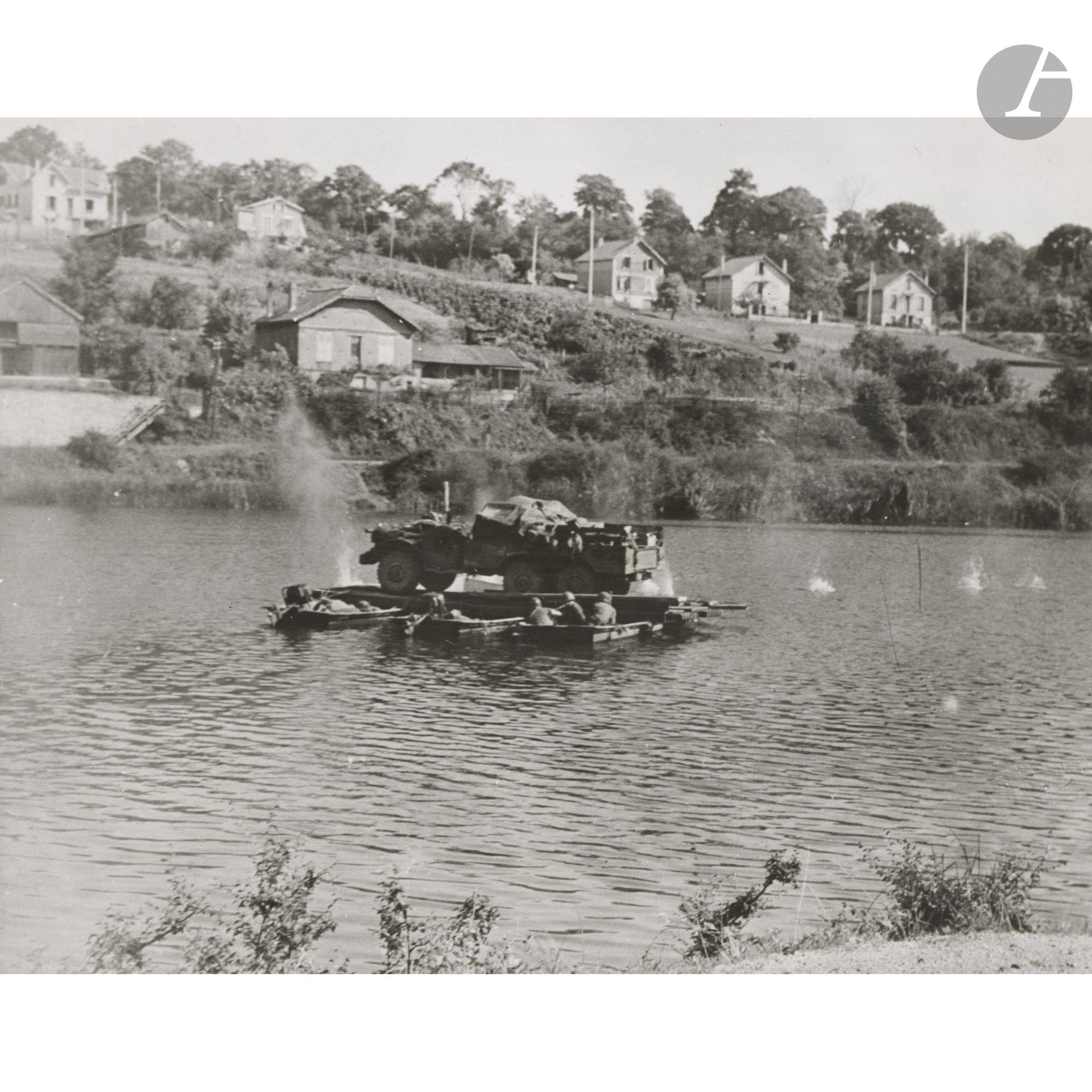 U.S. Army Signal Corps Photograph
World War II. Liberation, August 20, 1944.
American soldiers crossing the Seine.
Vintage silver print. Caption typed on a label on the back.
Image: 27 x 34.2 cm - Sheet: 28.5 x 35.5 cm