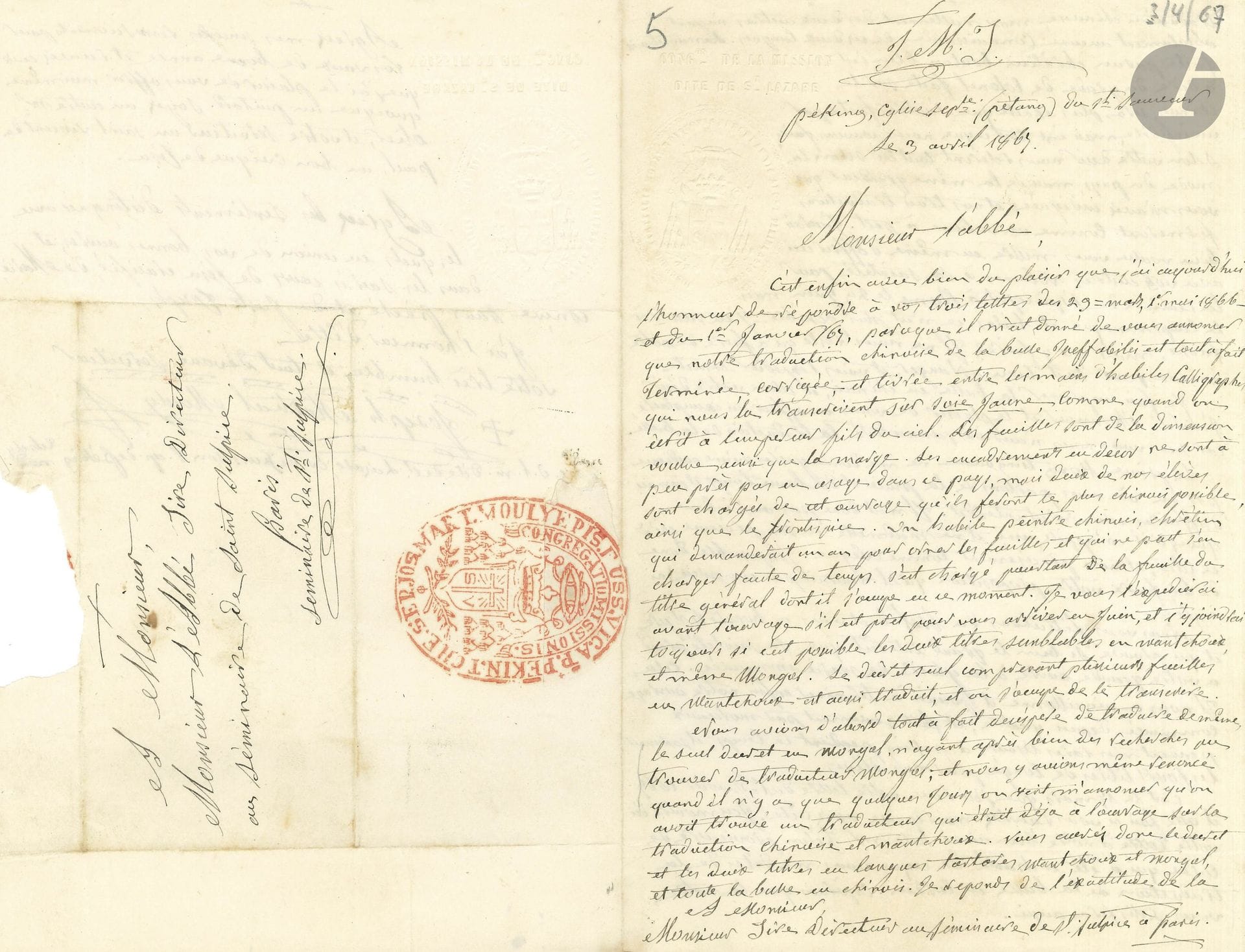 CHINE. Joseph-Martial MOULY (1807-1868) missionnaire lazariste qui fut évêque de Pékin. 7 L.A.S. et une L.A., Péking 1865-1868, à l’abbé Dominique Sire, directeur au séminaire de Saint-Sulpice à Paris; 17pages in-8 et 3pages in-4, 3 adresses et 5 enveloppes avec grand cachet encre rouge.


Très rare et intéressante correspondance. Mgr Mouly écrit la plupart de ses lettres depuis l’église septentrionale du Saint-Sauveur.
14 novembre 1865: «nous sommes occupés de faire traduire en chinois par deux jeunes théologiens de notre séminaire la bulle ineffabilis [sur l’Immaculée Conception], heureux que nous étions de contribuer un peu à la gloire extérieure de notre Immaculée mère Marie, d’être agréable à S. Sainteté Pie 9 […] Mais je vous avouerai que la tâche était on ne peut plus difficile, le style relevé de la bulle, avec ses continuelles périphrases et interminables périodes étant on ne peut plus antichinoises. Sa matière surtout ne l’était pas moins. […] cet ouvrage touche à sa fin»; mais il craint de devoir renoncer à la traduction en mongol et en mandchou…
3 avril 1867: «notre traduction chinoise de la bulle Ineffabilis est tout à fait terminée, corrigée, et livrée entre les mains d’habiles calligraphes qui nous la transcrivent sur soie jaune, comme quand on écrit à l’empereur fils du ciel». Il va la faire imprimer en chinois… – 18 avril. Les traductions en chinois et mandchou sont terminées, et on traduit en mongol le seul décret… «L’encadrement chinois représente tout en haut la salle impériale du trône du fils du ciel, avec ses deux bâtiments correspondants. À droite est une tour dans le genre de celle en porcelaine existant jadis a Nanking et qu’on dit avoir été élevée dans le palais impérial de Péking. À gauche est une des quatre tours élevées aux coins de la ville, ou plustôt palais impérial, sur le haut mur de sa grande enceinte. En bas est une vue de trois encadrements de portes fort usités dans les villes, avec des boutiques de marchands, leurs enseignes, écritaux & & &. Cette peinture a été faite par un chrétien médecin peintre [...] L’écriture chinoise est d’un de nos jeunes séminaristes latiniste»… – 24 septembre. Le Pape Pie IX désirait recevoir «la collection complète des traductions de la bulle de l’Immaculée Conception de la très sainte Vierge Marie […] afin de pouvoir la montrer aux évêques du monde entier alors réunis à Rome. [...] Chaque traduction forme encore comme un petit livre. Le manuscrit chinois complet nous parait être le plus beau et le plus intéressant sous tous les rapports»; on a représenté sur son frontispice «les devants de notre ancienne cathédrale et de notre nouvelle église gothique du Saint Sauveur […] j’ai fait imprimer le tout en ces trois langues, en un seul volume, quoique l’écriture chinoise commence à droite, de haut en bas tout à fait contrairement à nous, et les mantchoux et mongaux à gauche, comme nous, mais de haut en bas aussi. J’en envoie deux exemplaires à tous nos seigneurs les vic. apostoliques de Chine et des pays voisins, où on écrit en chinois, comme en Corée, au Japon, au Tongking et en Cochinchine […] afin d’étendre d’avantage, si c’est possible, la gloire de Marie conçue sans péché, et d’obtenir de son immense bonté une protection spéciale pour l’empire chinois»… Il va en offrir également au Pape, et au cardinal Barnabo, «pour la bibliothèque de la propagande»... Il espère obtenir, grâce à la Vierge Marie, «la conversion au moins d’une grande partie d’une vingtaine de millions d’infidèles que contient dit-on notre Vicariat Apostolique de Péking, Tchely-nord»… – 15 juillet 1868. Il a expédié une centaine d’exemplaires de la bulle «à tous les chefs des missions de ses parages où la langue chinoise est connue», par la valise de la légation française… – 21 novembre 1868, lettre commencée par Mgr Mouly, interrompue par sa mort, et achevée par son vicaire apostolique et évêque de Danaba, Edmond-François Guierry: par sa dernière lettre, ce que «Sa Grandeur a voulu écrire avant de quitter cette terre a été pour nous, est un dernier témoignage de sa tendre affection envers l’Immaculée Marie»
On joint: – 2 L.A.S. de Mgr Zéphyrin Guillemin, évêque de Canton, 10 novembre 1862 et 20 octobre 1863, à l’abbé Sire, au sujet de la bulle Ineffabilis. – 1L.A.S. de Mgr Emmanuel Verrolles, évêque de Mandchourie, 20 décembre 1868: «Le Mandchou se meurt et s’éteint de plus en plus, le chinois a tout envahi»; quant aux fêtes, «hélas! dans nos pays où qq contrées sont éparses à de grandes distances l’une de l’autre au milieu des payens, et n’ayant à l’époque pas une seule église dans toute la mission, mais seulement quelques maussades oratoires, nous n’avons pu rien faire de brillant»… Plus 3 coupures de presse lors 