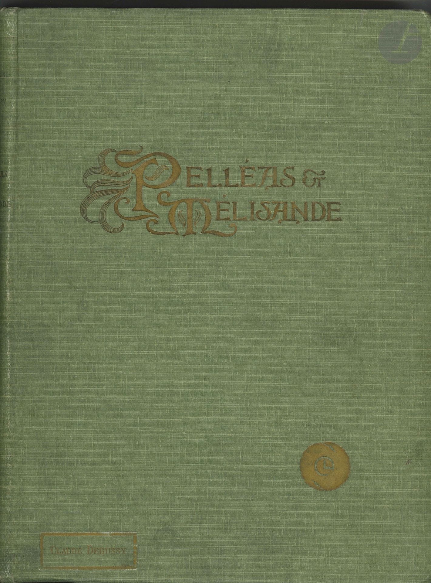 Claude DEBUSSY (1862-1918). Pelléas et Mélisande, Drame lyrique en 5 actes et 12 tableaux… Partition pour Chant et Piano (Paris, A. Durand & Fils; Copyright E. Fromont, 1902); in-fol. de [8]-283-[1]p., reliure en percaline verte de l’éditeur avec titre doré sur le plat sup.

Première édition avec pages liminaires de la seconde émission. Durand, après avoir racheté l’ouvrage à Fromont, a inséré un nouveau double feuillet de titre, où le prénom du chef de chant a été rectifié: Louis Landry (et non Edmond). Cotage E.1416.F., sauf pour la première page de musique (p.2) cotée D.&F. 6576, avec Copyright by E. Fromont 1902. 
Quelques annotations au crayon sur les premières pages, indiquant l’orchestration.
On joint: – Le Théâtre, n° spécial de juin 1902 consacré à Pelléas et Mélisande, et richement illustré (lég. défauts et répar. à la couv.); – plaquette illustrée accompagnant l’enregistrement intégral de Pelléas et Mélisande par La Voix de son Maître, dirigé par Roger Désormière (janvier 1942), un des 100 ex. hors commerce sur papier Salève «Luxe» (n° 98).