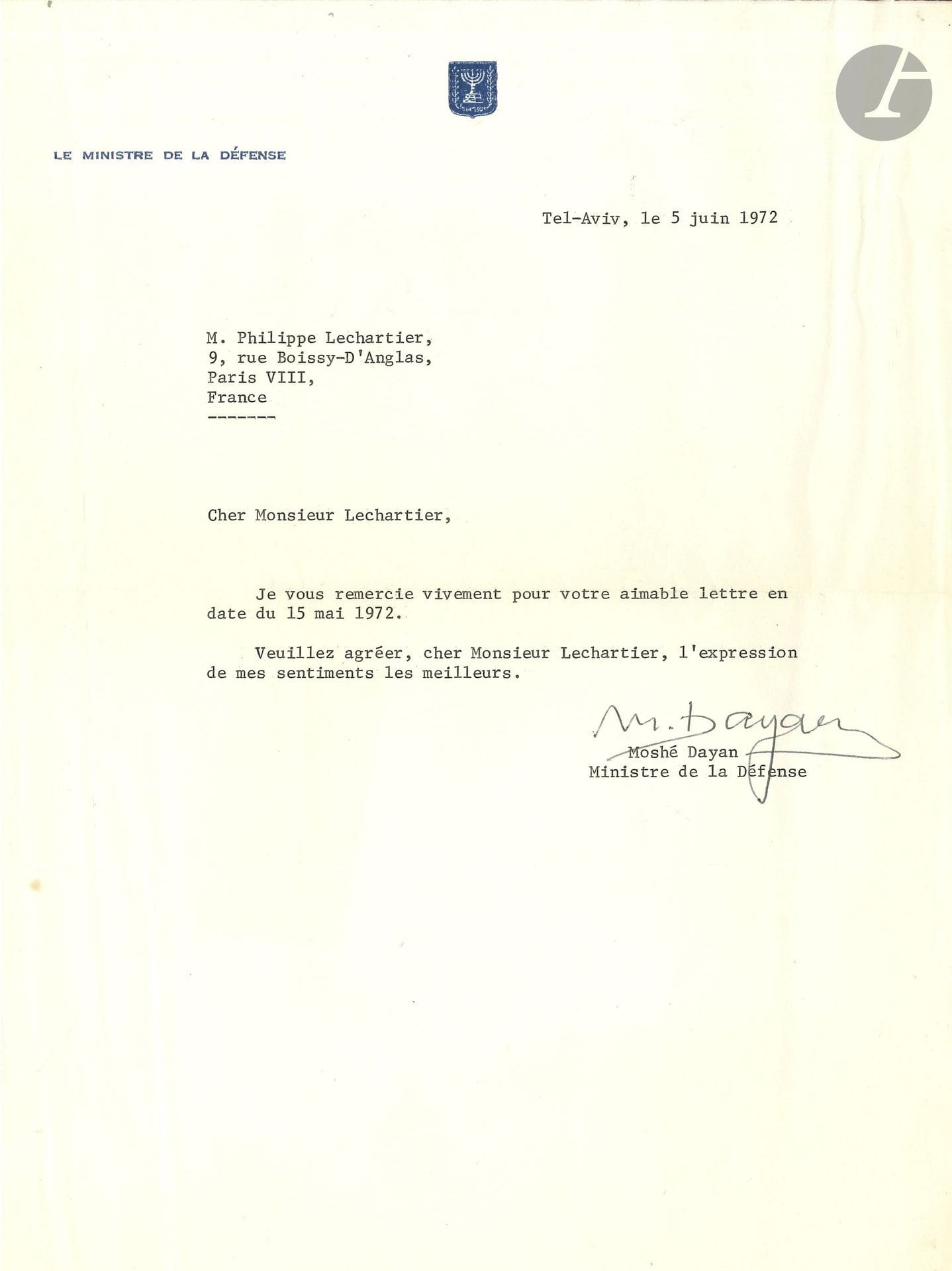 ISRAËL. Moshé DAYAN (1915-1981), général israélien, ministre de la Défense et des Affaires étrangères d’Israël. L.S., Tel-Aviv 5 juin 1972, à Philippe Lechartier; demi-page in-4 dactyl. à en-tête Le Ministre de la Défense, petite vignette (plis); en français. 

Remerciements à une lettre de félicitations qui lui avait été adressée par Philippe Lechartier, pour la fermeté dont Dayan avait fait preuve lors de divers actes terroristes.
On joint une L.S. de R. Alonin, secrétaire du cabinet de M. Dayan (1er octobre 1972) sur le même sujet, et 2 doubles dactyl. des lettres de Lechartier au général Moshé Dayan après «les ignobles attentats des terroristes palestiniens» (15 mai et 6 septembre 1972).