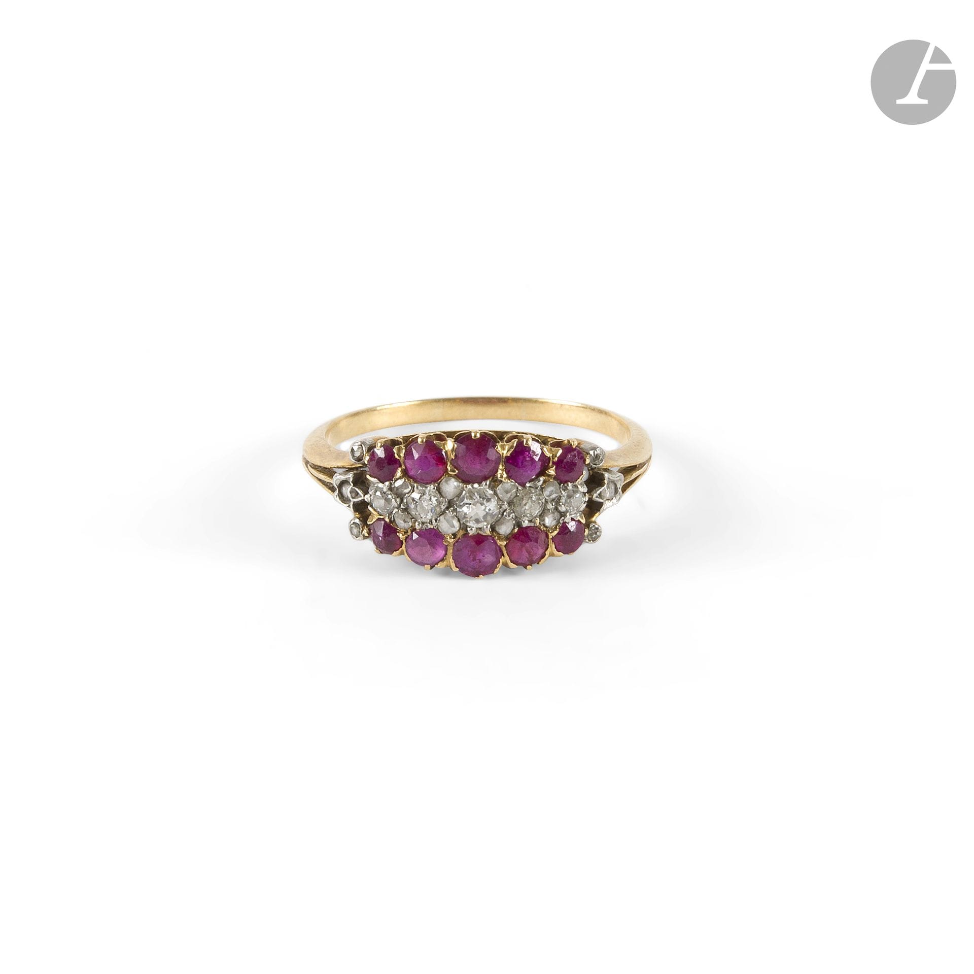 18K (750) gold garter ring, set with a row of old-cut round diamonds and rose-cut diamonds between two rows of round rubies. Ring size: 59. Gross weight: 3.4 g (scratches, dents)