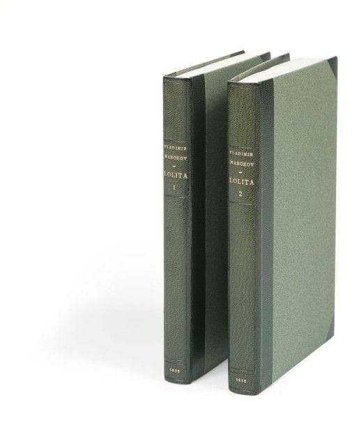NABOKOV (Vladimir). Lolita. Paris : The Olympia press, (1955). — 2 volumes in- 12, (1 f. blanc), 10  pp. ,  pp.  13-188, (2  ff. dernier blanc), couverture imprimée ; 223  pp. , couverture imprimée. Demi-maroquin vert à coins, dos lisse, couverture conservée (Ateliers Laurenchet).

Édition originale de ce roman mythique de l’écrivain américain d’origine russe Vladimir Nabokov (1899-1977).
Il s’agit du chef-d’œuvre de Nabokov, qui fit scandale à l’époque, racontant l’histoire d’amour passionné et charnel d’un homme mûr, Humbert Humbert, pour une jeune “nymphette” de 12 ans du nom de Dolores Haze. Refusé par tous les éditeurs américains, c’est en France que l’ouvrage verra le jour en 1955 et deviendra l’un des romans les plus connus de la littérature mondiale. La première traduction française ne paraîtra qu’en 1959, dans la traduction d’Éric Kahane.
Exemplaire de premier tirage, avec l’indication “Francs : 900” sur les quatrièmes de couverture. Comme souvent, le prix sur le premier volume a été barré par le libraire à l’époque, pour être remplacé à la main par 1200. Dans le second tirage, cette mention est recouverte par une vignette imprimée autocollante de l’éditeur. Les pages passent de 10 à 13 dans le premier volume, du fait d’une erreur de pagination.
Cet exemplaire a cela de particulier qu’il présente une erreur d’impression que nous n’avons trouvée décrite nulle part, correspondant certainement à un premier tirage défectueux qui a échappé à l’imprimeur. En effet, les pages 130-131, 134-135, 138-139, 142-143, 146-147, 150-151, 154-155 et 158-159 sont restées vierges ; elles semblent correspondrent à un côté de l’impression du cahier.
Très bel exemplaire relié par les ateliers Laurenchet. Le premier volume est complet des deux plats et du dos de la couverture ; le second possède les plats sans le dos. Restauration au second plat de couverture du premier volume.