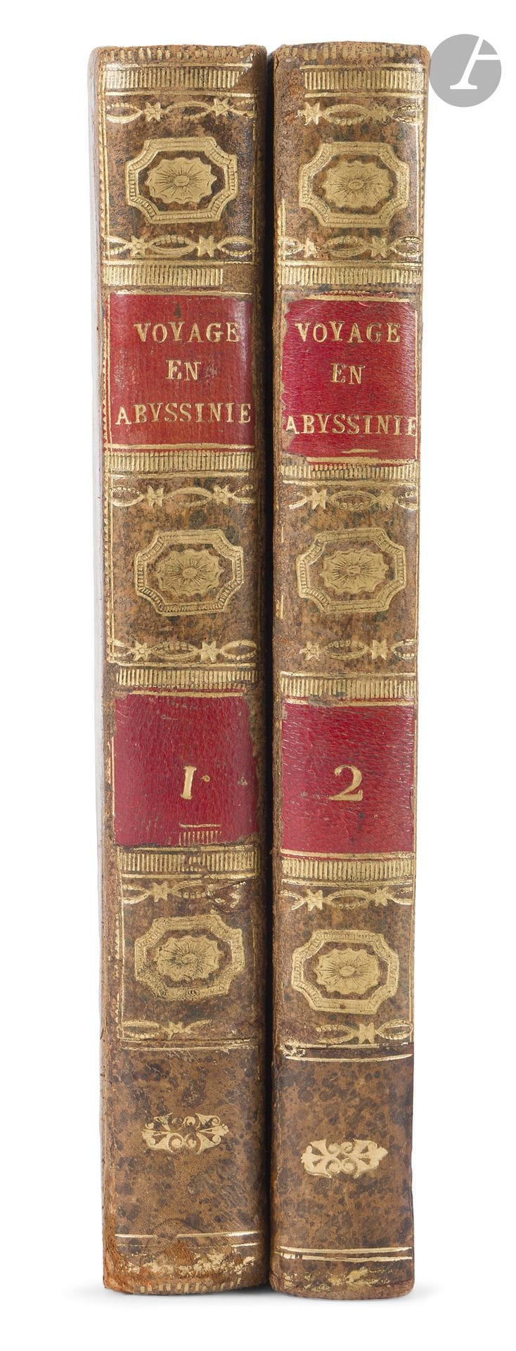 SALT (Henry).
Voyage en Abyssinie.
Paris, Genève : J. J. Paschoud, 1812. — 2 volumes in-8, 196 x 124 : 48, 304 pp. ; 272 pp. p. 49, 9 planches sur 8 ff. Basane porphyre, roulette dorée en encadrement sur les plats, dos lisse orné, tranches mouchetées (reliure de l’époque). 
Quérard, IV, 1082.
Édition originale rare de la traduction française par Pierre Prévost (1751–1839), physicien et philosophe suisse, de ce récit extrait du recueil Voyages and Travels to India, Ceylon, the Red Sea, Abyssinia and Egypt, publié par le comte George Annesley Valentia (1769–1844) en 1809.
Il s’agit du premier voyage en Abyssinie (Éthiopie) de Henry Salt (1780–1827), voyageur et diplomate anglais, entrepris à la demande de Valentia pour établir des relations commerciales entre la Grande-Bretagne et le Ras du Tigré, et repérer un site pour un port britannique en mer Rouge. L’ouvrage rassemble des observations sur les mœurs et coutumes locales, des descriptions de la faune et de la flore, ainsi que des études sur l’architecture et les antiquités.
L’édition est illustrée de 9 figures réparties sur 8 planches dépliantes, gravées d’après les dessins de Henry Salt.
Épidermures aux reliures. Très bon état intérieur.