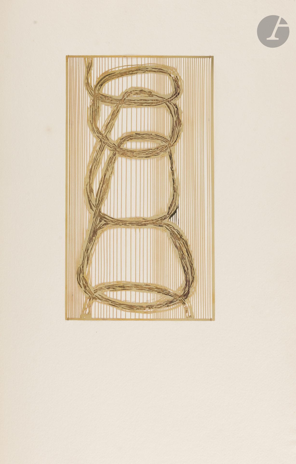 SENGHOR (Léopold Sédar) - PESSIN (Marc).
New York.
[Saint-Genix sur Guiers : frères Gauthier, 1967]. — In-folio, 480 x 307 : (14 ff. 13e blanc). En feuilles, sous emboîtage de l’éditeur, recouvert de feutrine noire. 
Édition recherchée de ce poème de Senghor, extrait de son recueil Éthiopiques (1956), illustrée de 6 très beaux découpages en inox doré à l’or fin, ajourés à l’acide, du graveur et dessinateur Marc PESSIN (1933-2022), dont un au centre de la première doublure et 5 à pleine page.
Ce poème est un hymne à la négritude : Senghor y exprime à la fois son émerveillement devant New York (gratte-ciel, lumières) et sa désillusion face à sa déshumanisation (froideur, solitude). Mais c’est dans Harlem, par sa culture africaine vibrante, qu’il trouve l’espoir d’une régénération : le peuple noir, par son art et sa vitalité, peut redonner une âme à un monde occidental désincarné.
Ce livre marque les débuts de Marc Pessin dans le monde du livre. Taille-doucier de formation, c’est en 1965, après s’être installé à Saint-Laurent-du-Pont en Isère et avoir fondé sa maison d’édition, « Le Verbe et l’Empreinte », que sa collaboration avec Senghor prend forme. Après un échange épistolaire, il rencontre le poète chez Paul Flamand, fondateur du Seuil. Pessin lui soumet son projet d’édition illustrée de New York et Senghor, séduit, donne son accord. Cette rencontre prestigieuse ouvrit à Pessin les portes des plus grands noms de la littérature mondiale, comme Aragon, Borges, Michaux, García Lorca, Saint-John Perse, et bien d’autres.
L’édition fut tirée à 150 exemplaires sur papier Richard de Bas, numérotés et signés par l’artiste à la justification. Celui-ci porte le numéro 55.
Exemplaire très bien conservé, malgré de légères salissures à l’emboîtage.