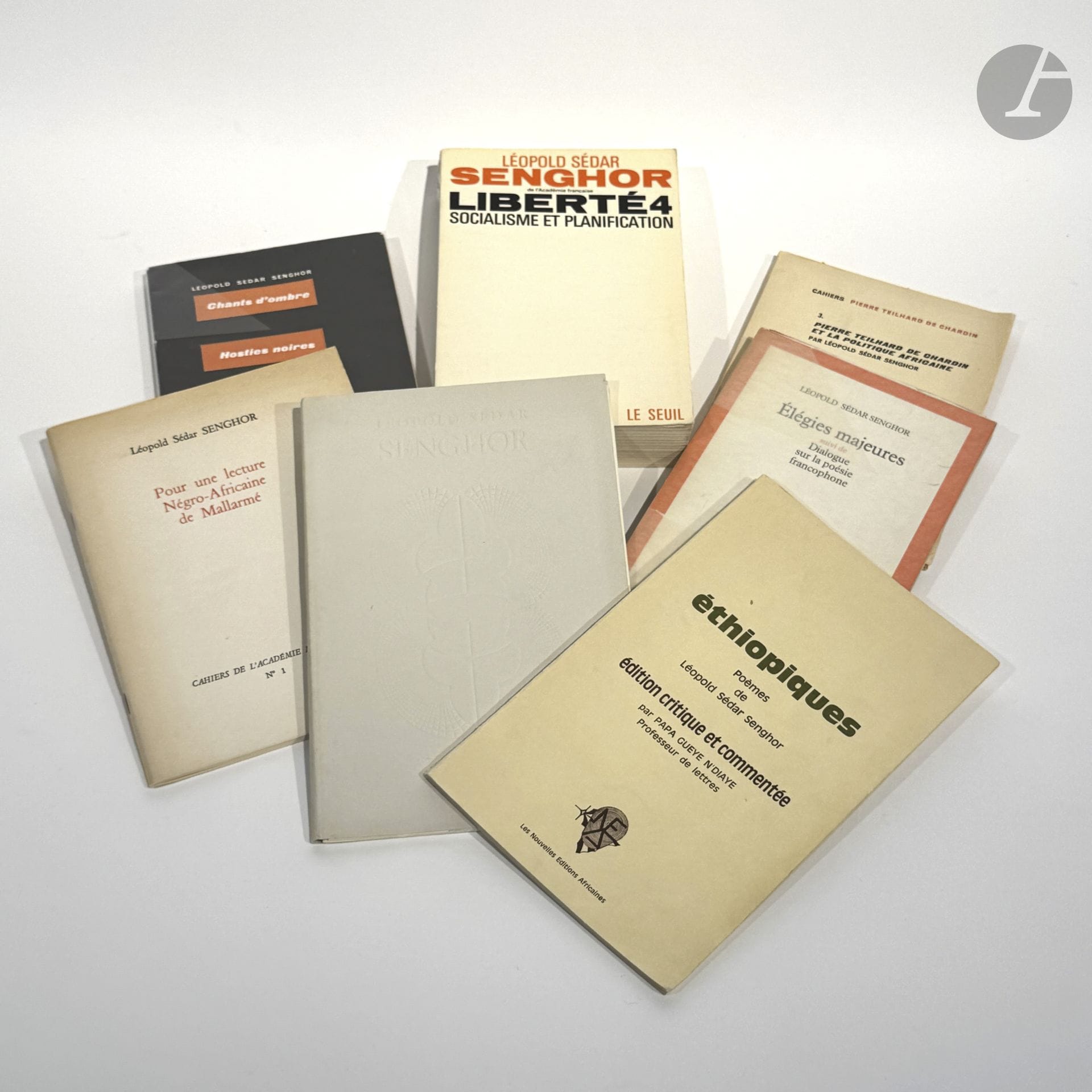 [SENGHOR (Léopold Sédar)].
Lot de 7 ouvrages de Lépold Sédar Senghor :
 
- Chants d’ombre suivies de Hosties noires. Poèmes. Paris : Éditions du Seuil, [1956]. — Pierre Teilhard de Chardin et la politique africaine… Suivi d’inédits. Paris : Éditions du Seuil, Cahiers Pierre Teilhard de Chardin, [1962]. Broché. Envoi de l’auteur. — Éthiopiques. Poèmes. Édition critique et commentée par Papa Gueye N’Diaye. Dakar, Abidjan : Les Nouvelles éditions africaines, 1974. Envoi de Papa Gueye N’Diaye. — Élégies majeures suivi de Dialogue sur la poésie francophone. Paris : Éditions du Seuil, [1979]. Envoi de l’auteur et deux feuillets de notes autographes. — Pour une lecture Négro-Africaine de Mallarmé. S.l. : Cahiers de l’Académie Mallarmé, décembre 1981. Ex. du SP. Envoi de l’auteur. — Liberté IV. Socialisme et planification. Paris : Éditions du Seuil, 1983. Envoi de l’auteur. — “La Francophonie” conférence de Léopold Sédar Senghor… précédée de Élégie pour Martin Luther King. Voreppe, 1987.