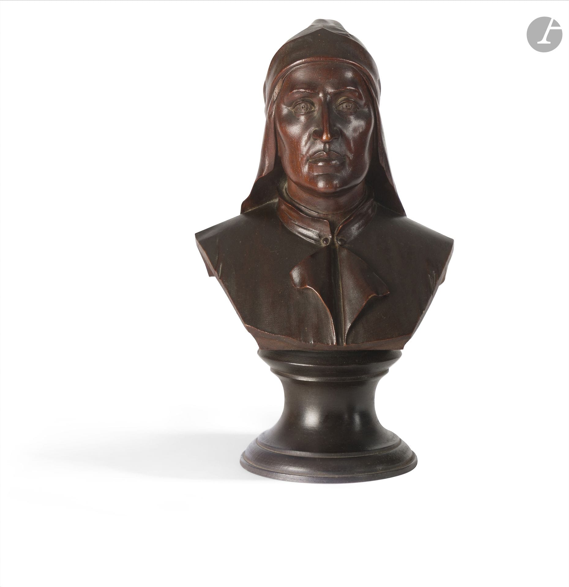 Luigi FRULLINI (1839-1897)
Dante
Noyer sculpté sur piédouche
Signé et situé 'Firenze"
H. : 31 cm
Luigi Frillini fut professeur à l'académie des beaux-arts de Florence. Il reçut de nombreuses commandes suite aux présentations de son travail aux Expositions Universelles de 1862, 1867, 1873 et 1878, notamment une garniture complète commandée par le baron de Rothschild en 1873.
Il reçoit la médaille d'or en 1878 à l'Exposition Universelle de Paris pour ses meubles en bois style Renaissance.