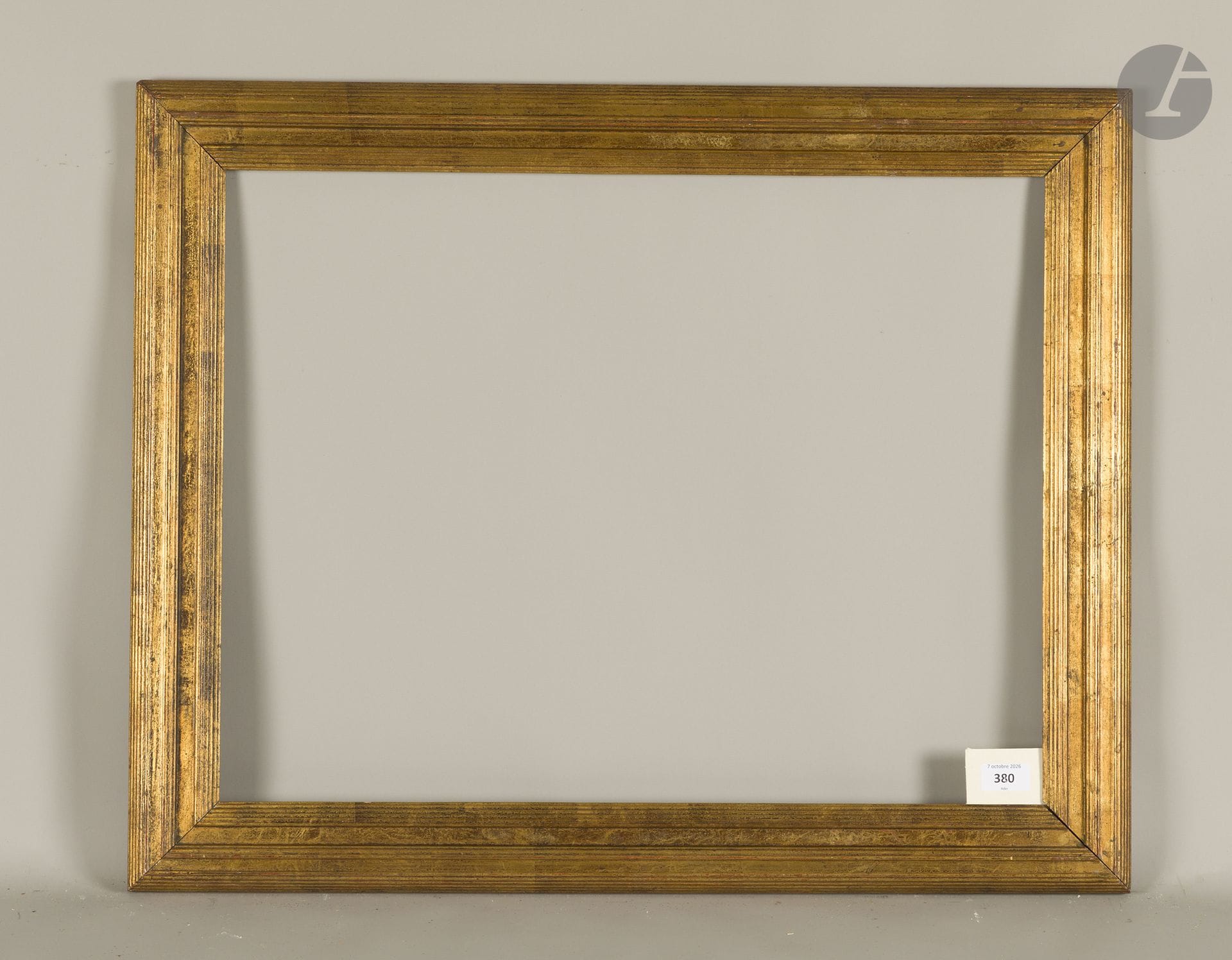 Whistler frame made of molded and gilded wood. Early 20th century. 48.5 x 63.2 cm - Profile : 7 cm (15P) 
Dimensions at the bottom of the rebates : 50.1 x 64.8 cm