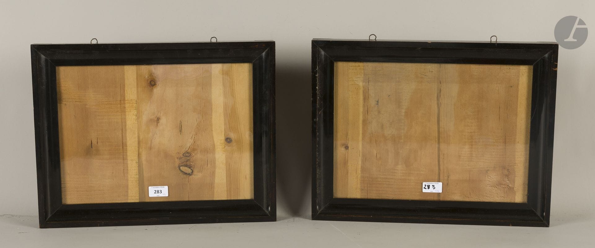 Paire de gorges en bois fruitier mouluré et noirci. Italie, début du XIXe siècle. 27,2 x 38,1 cm - Profil : 4,4 cm 
Dimensions en fond de feuillures  : 29,3 x 39,7 cm