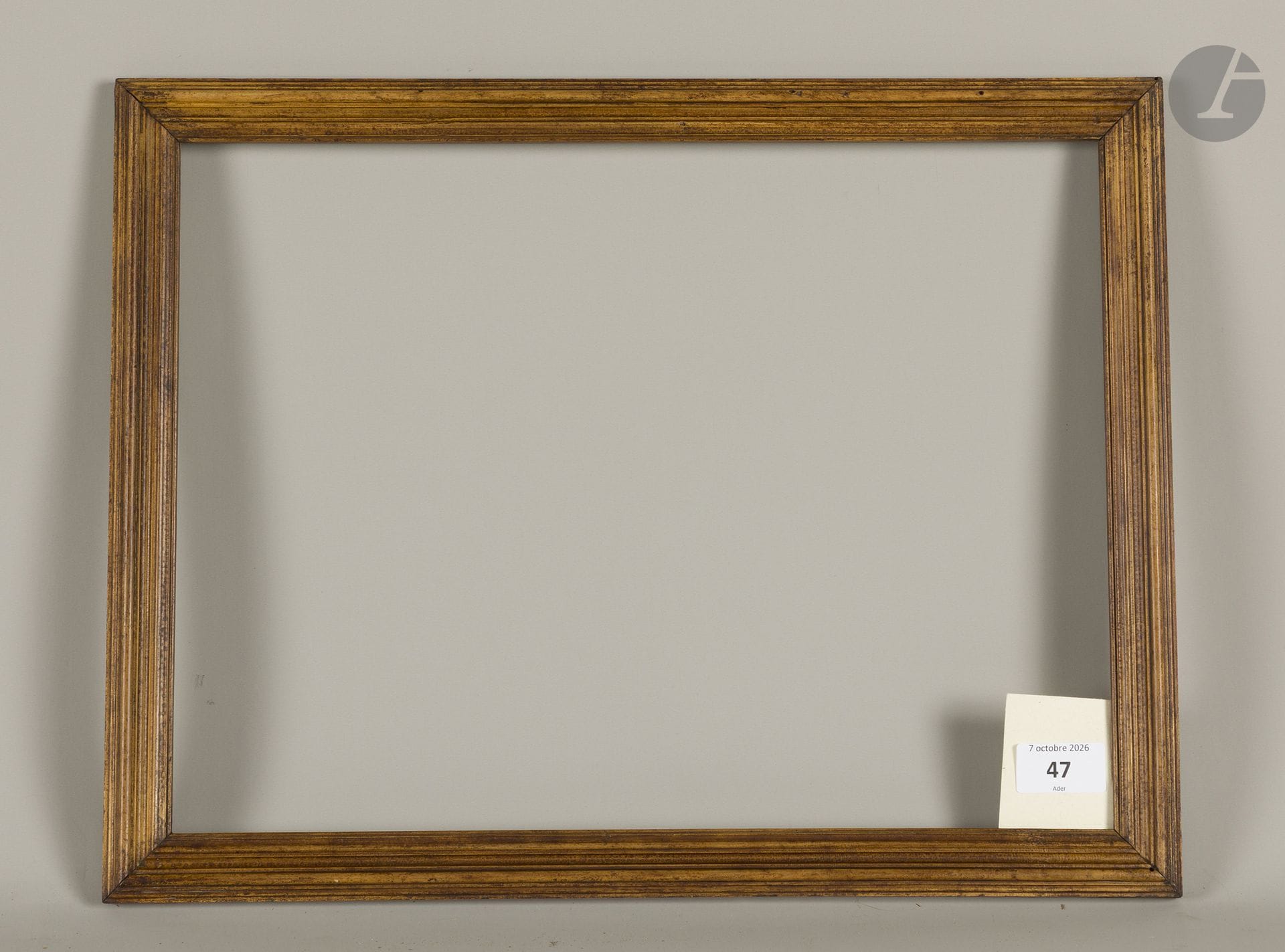 Baguette en bois mouluré et teinté. Époque Louis XV. 29,7 x 39,7 cm - Profil : 3 cm  
Dimensions en fond de feuillures  : 30,7 x 41 cm