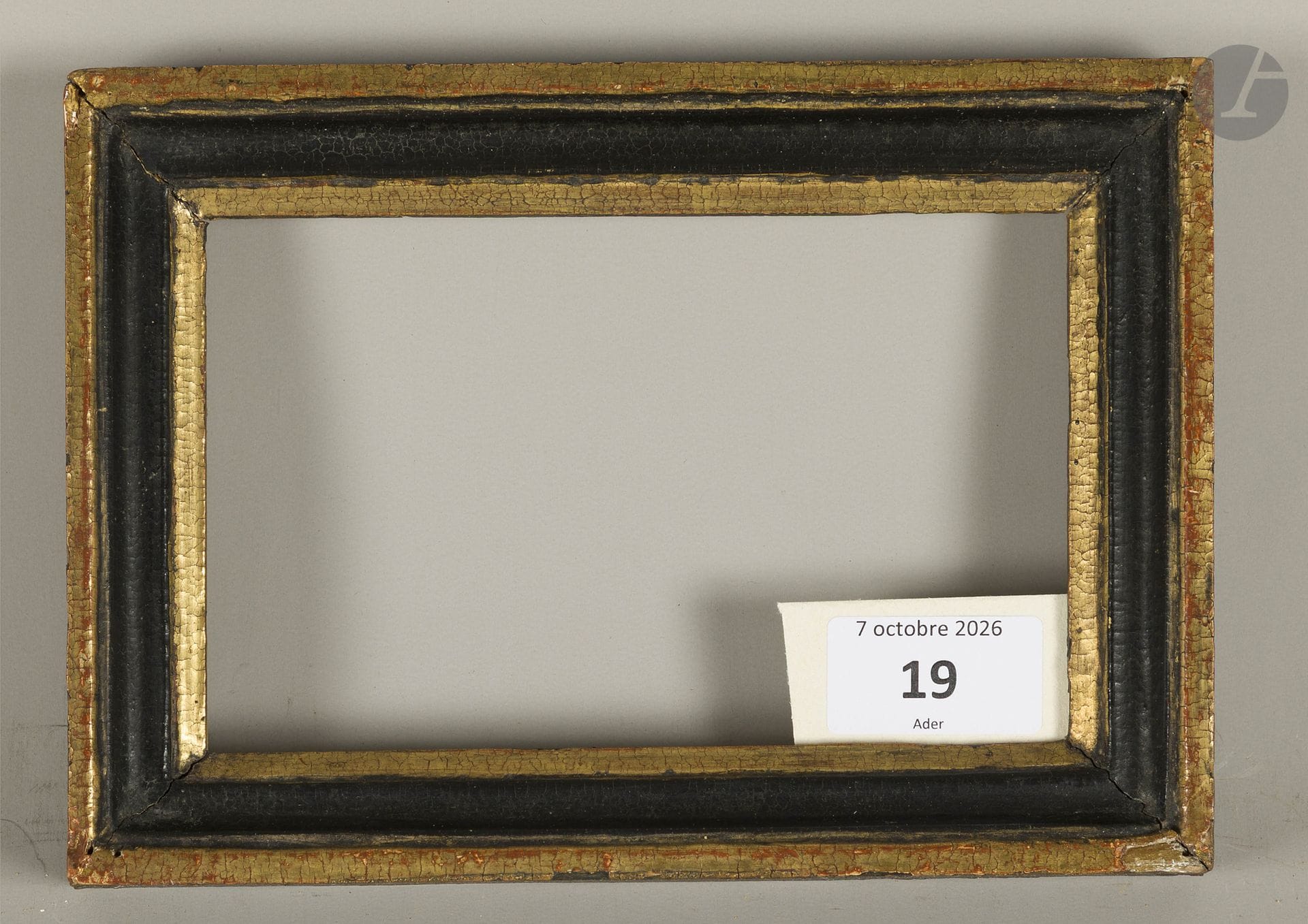 Black and gold molded wooden frame. Late 18th century. 9.6 x 15.3 cm - Profile : 1.6 cm  
Dimensions at the bottom of the rebates : 12 x 16.7 cm