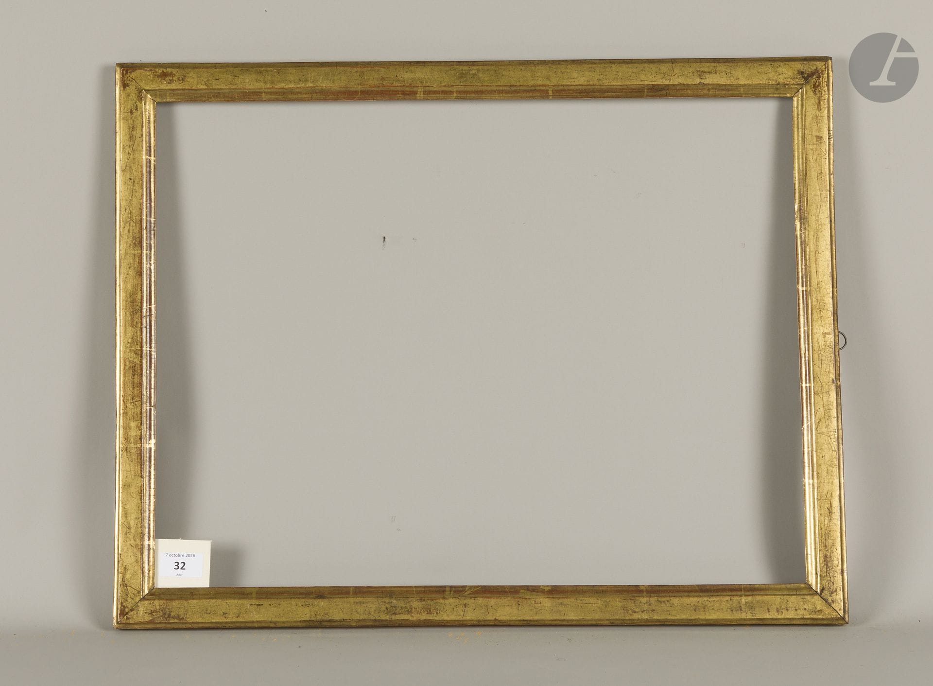 Flat wooden molding, molded and gilded. Late 18th century. 43.2 x 56.8 cm - Profile : 4 cm  
Dimensions at the bottom of the rebates : 45 x 58.6 cm