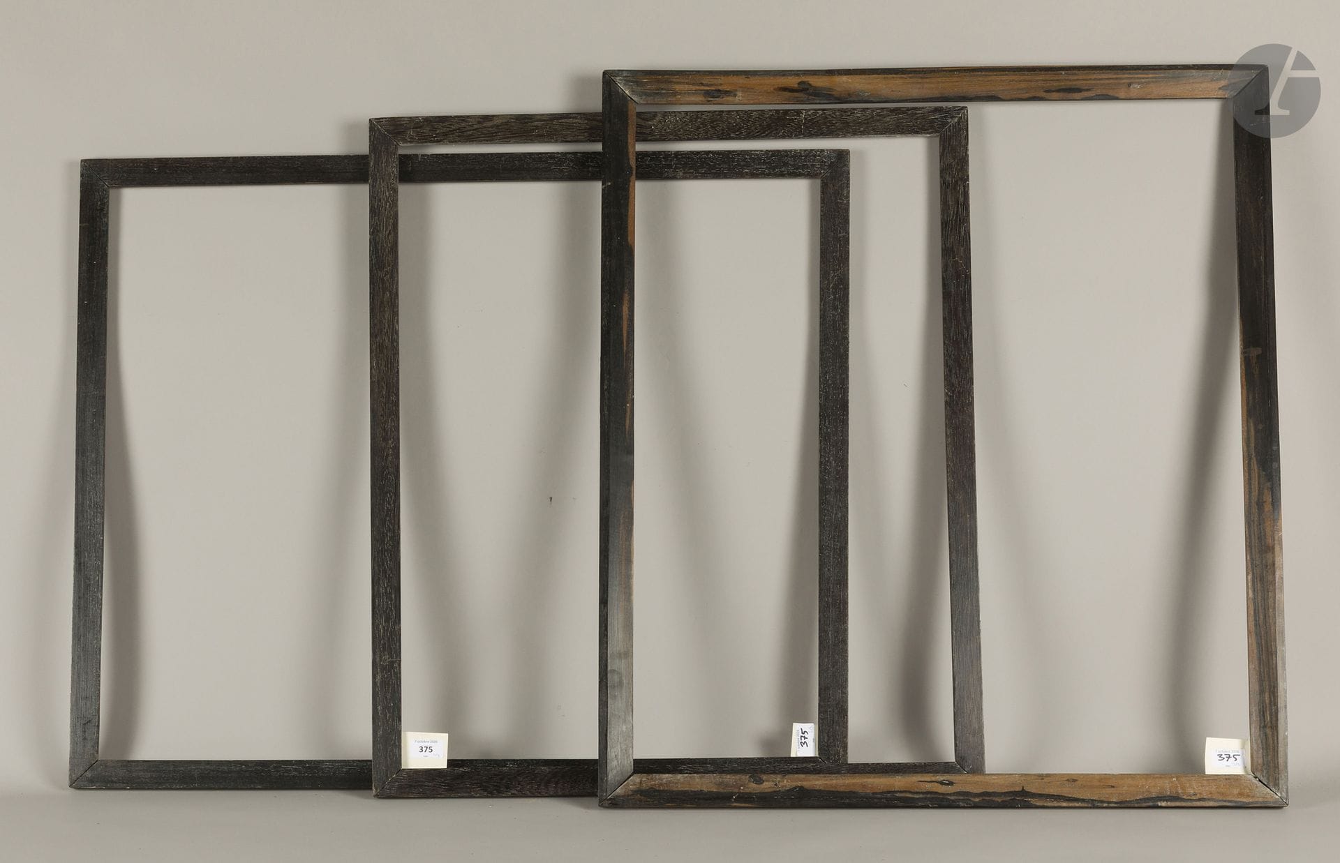 Two flat wenge slats. 20th century. 62.5 x 74.5 cm and 67.2 x 72.5 cm - Profile : 3.3 cm. Also included is a molded fruitwood molding, partially blackened. Early 20th century. 67.5 × 79.7 cm – Profile: 3.9 cm