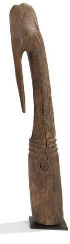 YUNGUR/BANA (Nigeria) Poteau en bois. Effigie d'ancêtre à barbe pointue, scarifications multiples, patine brune. Hauteur: 82 cm Bibliographie: Arts of the Benue river valley, UCLA, 2013, p. 553-555.