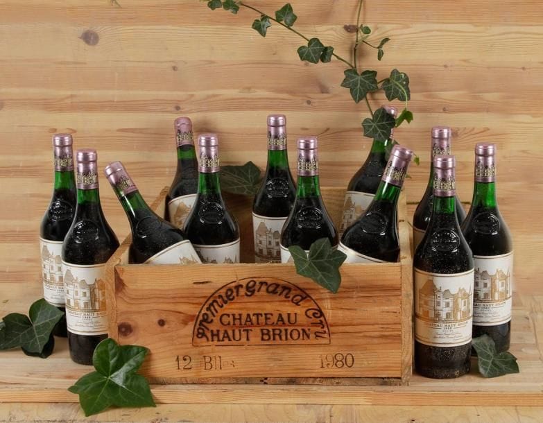 12 Bouteilles CH. HAUT-BRION, 1° cru Pauillac 1980 (2 J, 3 TLB) cb