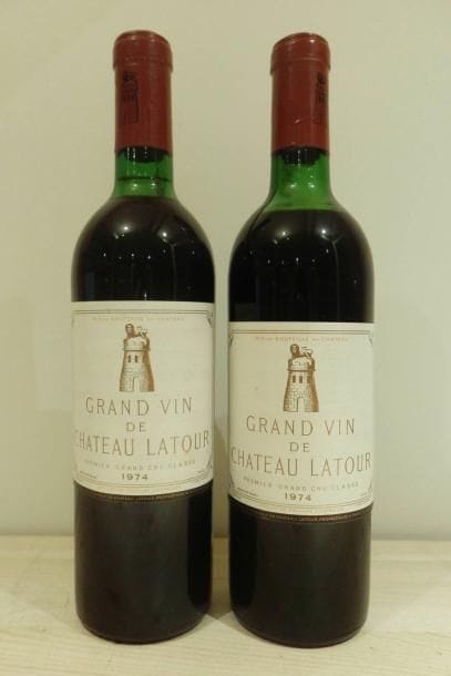 2 Bouteilles CH. LATOUR, 1° cru Pauillac 1974 (1 TLB, 1 MB)