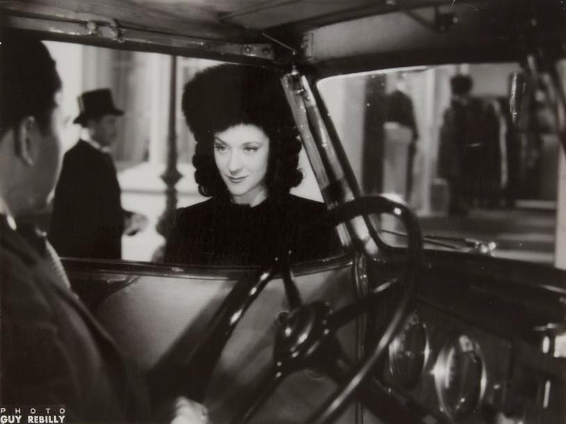 [Jean COCTEAU]
23 Photographies du film Les Dames du Bois de Boulogne (1945); tirages argentiques, formats divers, la plupart 19,5x25,5cm ou 25x29,5cm Film de Robert BRESSON d'après Diderot, dialogues de Jean COCTEAU, avec Maria CARARèS; photographies de plateau par Guy REBILLY, photogrammes du film et photos d'exploitation. ON JOINT 16 photos des Noces de sable d'André ZWOBADA, «Texte écrit et dit par Jean Cocteau» (1948); et 5 photos d'exploitation de La Couronne noire de Luis SASLAVSKY «sur un argument de Jean Cocteau», avec Vittorio Gassman et Maria Félix (1951)