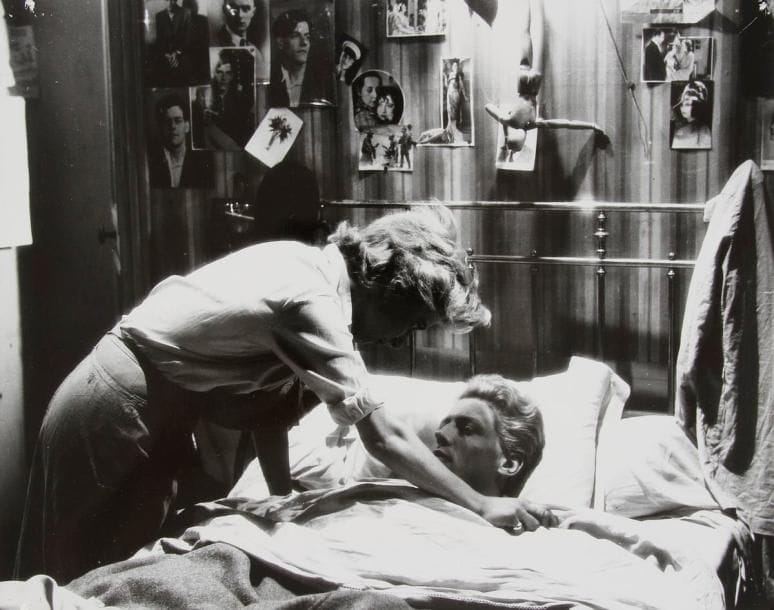 [Jean COCTEAU]
65 Photographies du film Les Enfants terribles, [1950]; tirages argentiques formats divers. Film de Jean-Pierre MELVILLE, adaptation et dialogues de Jean COCTEAU d'après son roman (1929), avec Nicole STéPHANE et Édouard DERMIT. Photographies de plateau par André DINO dont 12 à son nom (9x11cm); 45 photographies de plateau et photogrammes (13x18cm); 7 photos d'exploitation (env. 24x30cm); photographie de presse de Cocteau avec Melville et Jean Marais (17x20,5cm)