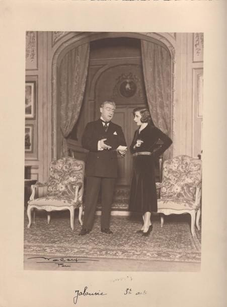 Lucien WALÉRY (1863-1935)
La Jalousie, [1930]. 8 photographies, tirages argentiques d'époque en sépia et signées par le photographe en bas à gauche, avec cachet encre au dos. 23x29cm chaque. Belle série de photographies exécutées lors de la reprise de La Jalousie (1915) au Théâtre de la Madeleine le 23 octobre 1930, représentant des scènes des 3 actes: 6 de Sacha Guitry avec Yvonne Printemps (rôles d'Albert et Marthe Blondel), dont une avec Charlotte Barbier-Krauss (Mme Buzenay); 2 de Guitry avec Louis Maurel (M. de Coutufond). On joint le programme de la pièce au Théâtre de la Madeleine