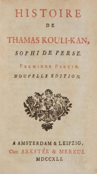 [DU CERCEAU (Jean-Antoine) ?]
Histoire de Thamas Kouli-Kan, Sophi de Perse. Amsterdam, Leipzig: Arkstée et Merkus, 1741. - 2 parties en un volume in-12, (2 ff.), 195 pp.; (1 f.), 105 pp., (28 ff.), (1 f. blanc). Veau blond, pièces d'armes aux angles des plats, dos à nerfs orné, roulette dorée intérieure, tranches rouges (reliure de l'époque). Nouvelle édition de cet ouvrage rapportant l'histoire de Nadir Shâh (1688-1747), esclave puis chef d'une bande de voleurs, devenu chef de guerre, boutant les Afghans qui occupaient la Perse depuis 1730, et qui devint roi de Perse en 1736, conquit Kandahar et Kaboul en 1738 et envahit l'Inde en 1739. Appelé le "Napoléon persan", il fut le fondateur de la dynastie des Afsharides. Cet ouvrage ne présente pas seulement l'histoire de ce personnage, l'auteur commence par donner une description de la Perse, de sa situation, de ses richesses, de sa puissance, de ses habitants, de leurs moeurs et de leur religion. Il poursuit en proposant un abrégé chronologique de la plupart des rois de Perse et en racontant succinctement les principales révolutions survenues dans ce royaume. La seconde partie est entièrement consacrée à la relation exacte de tout ce qui s'est passé lors de l'expédition de Nadir Shâh contre le Grand-Mogol en 1739. Le livre est habituellement attribué à Jean-Antoine du Cerceau, considéré comme une réédition de son Histoire de la dernière révolution de Perse qui parut en 1728. Mais du Cerceau mourut en 1730 et la relation rapportée dans le livre s'étend jusqu'en 1740 et le texte est distinct de celui qu'il prétend reproduire. André de Claustre publia également une histoire de ce personnage mais qui parut en 1742 et dont le texte est également différent. Cet ouvrage parut en réalité pour la première fois en 1740 également à l'adresse d'Arkstée et Merkus mais il est tout à fait raisonnable de penser que l'auteur, resté anonyme, a pu en partie s'inspirer du livre de du Cerceau. L'édition contient à la fin l'important catalogue d'Arkstée et Merkus pour 1