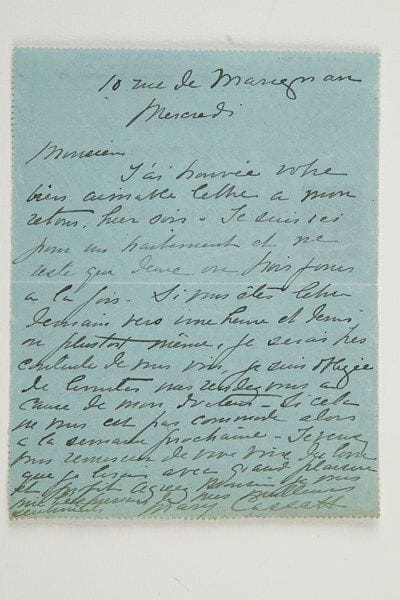 Mary CASSATT
2 L.A.S., Paris octobre-novembre 1911, au critique d'art Achille Segard; 1 page in-12 chaque avec adresse (cartes pneumatiques). Mercredi [25 octobre]. Elle ne reste à Paris que deux ou trois jours pour un traitement, et aimerait le voir : «Je veux vous remercier de vive voix du livre que je lirai avec grand plaisir et profit»... Vendredi [10 novembre]. «Je suis à Paris, pour ne plus retourner à la campagne et serai très heureuse de vous voir. Le meilleur moment pour moi est après midi vers deux heures, ou à partir d'une heure et demi»
